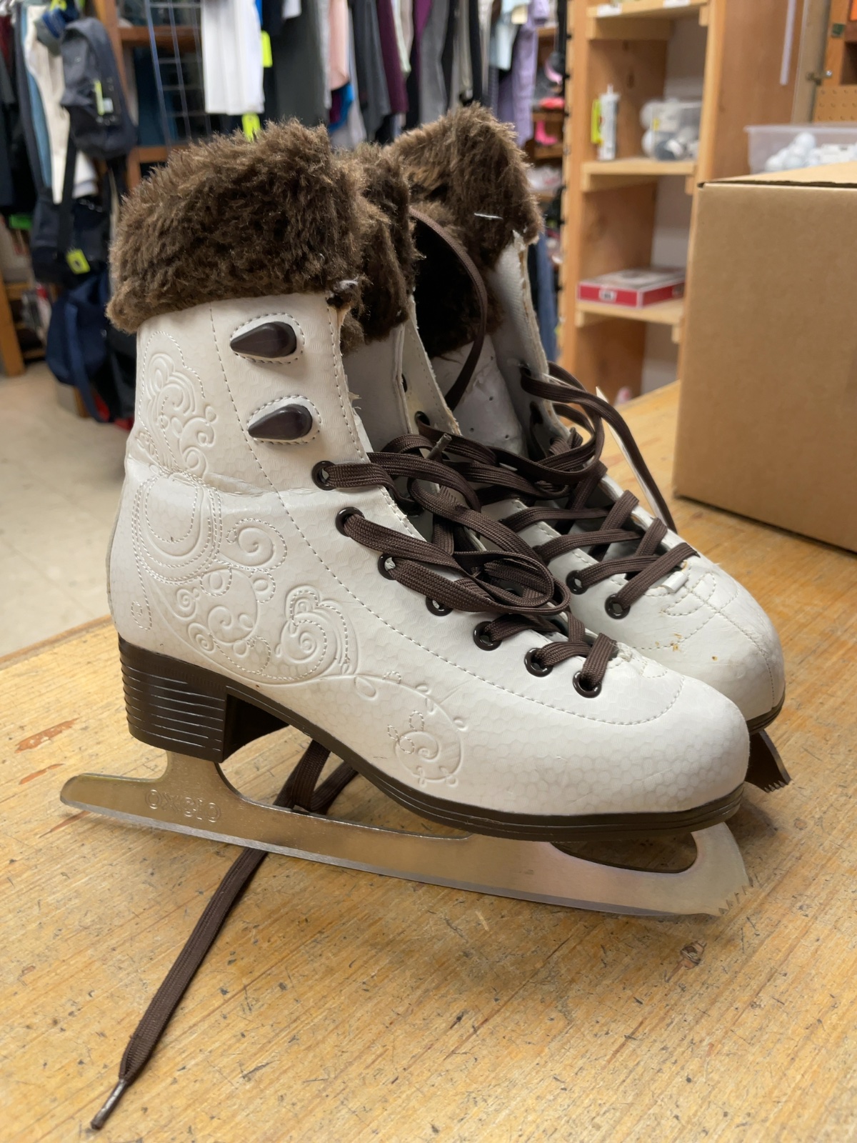 Oxelo Size 3.5 Figure Skates White / Brown Fur