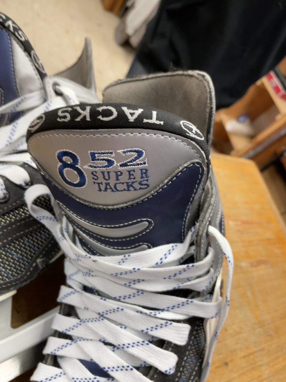 CCM 852 Super Tacks Size 7.5E Hockey Skates