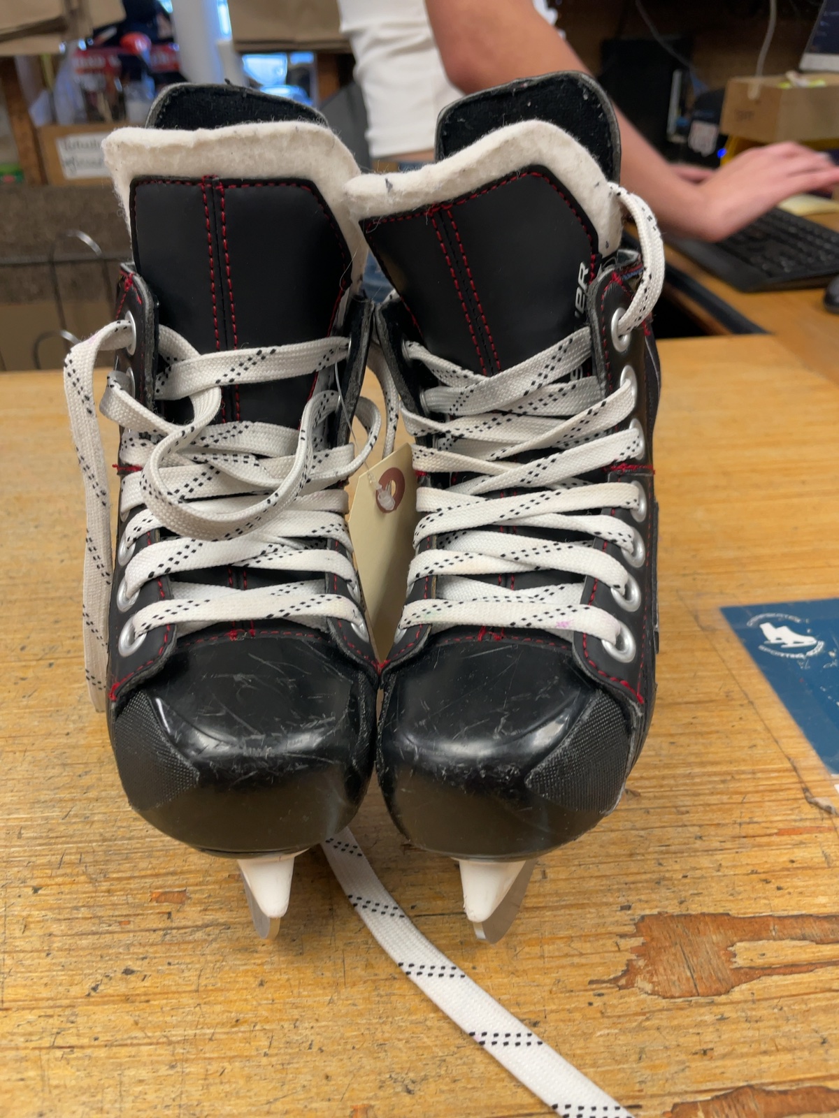 Bauer Vapor X300 Size 8C Youth Ice Hockey Skates