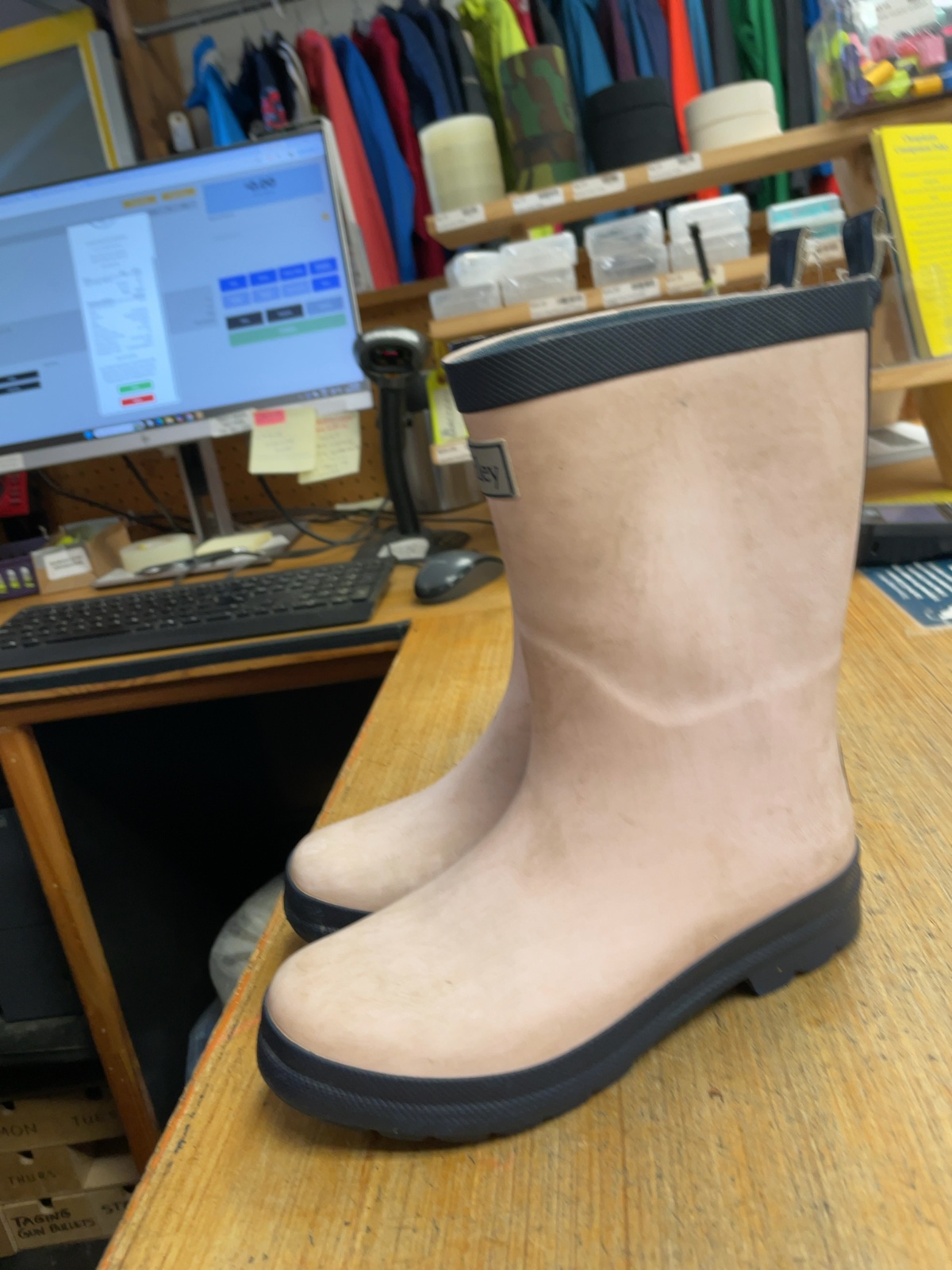 Hatley Rain Boots Size 2 Pink