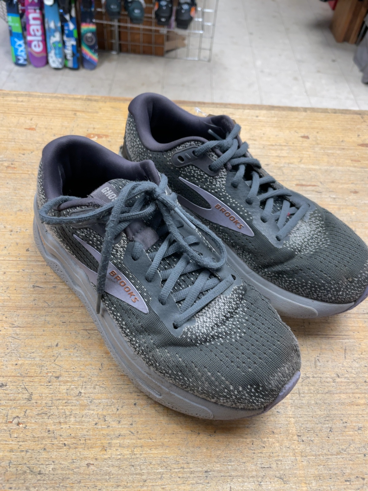 Brooks Ghost Max 2 Size 7.5 D Running Shoes - image 1