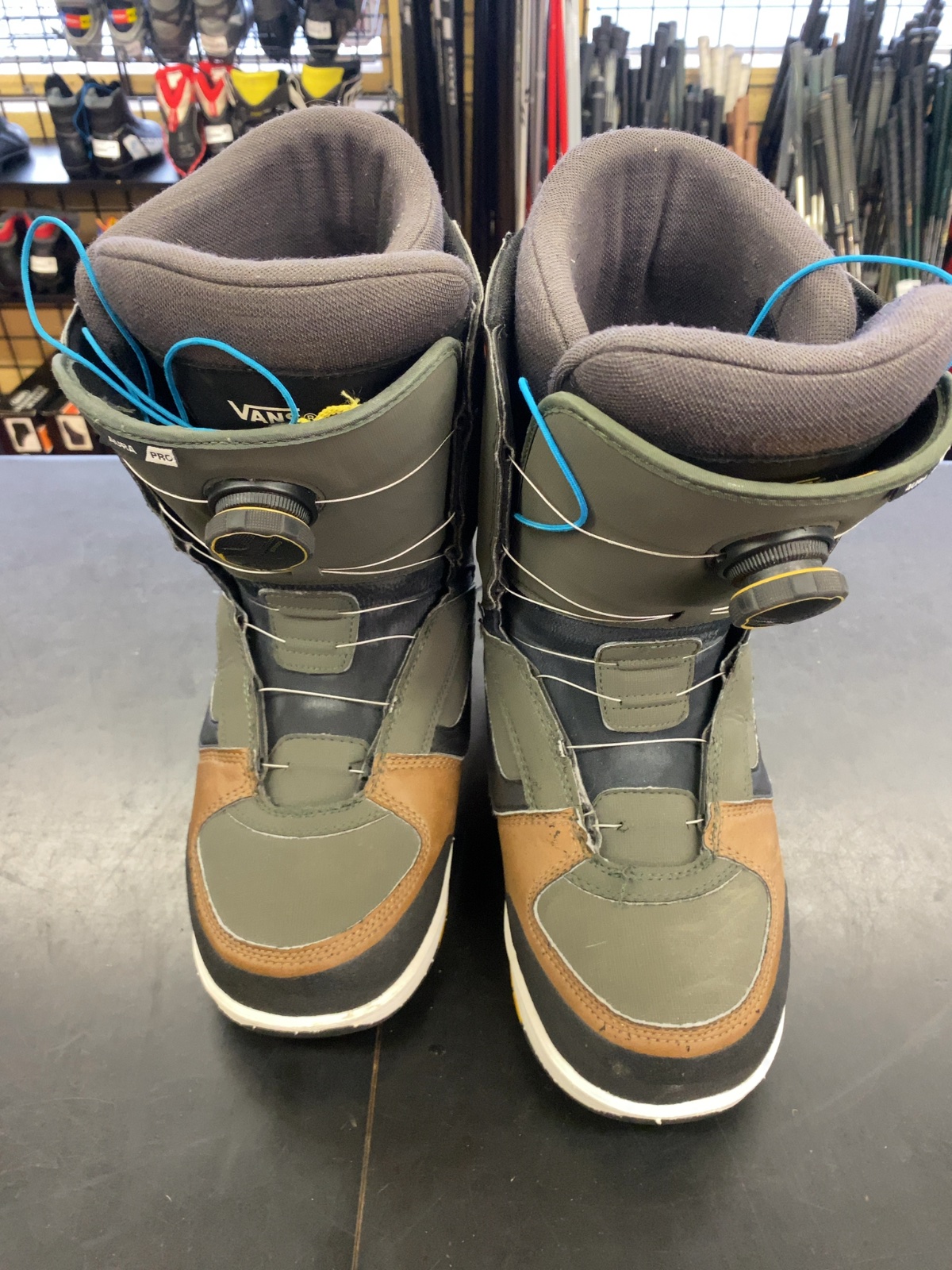 Vans Aura Pro Snowboard Boots Size 9