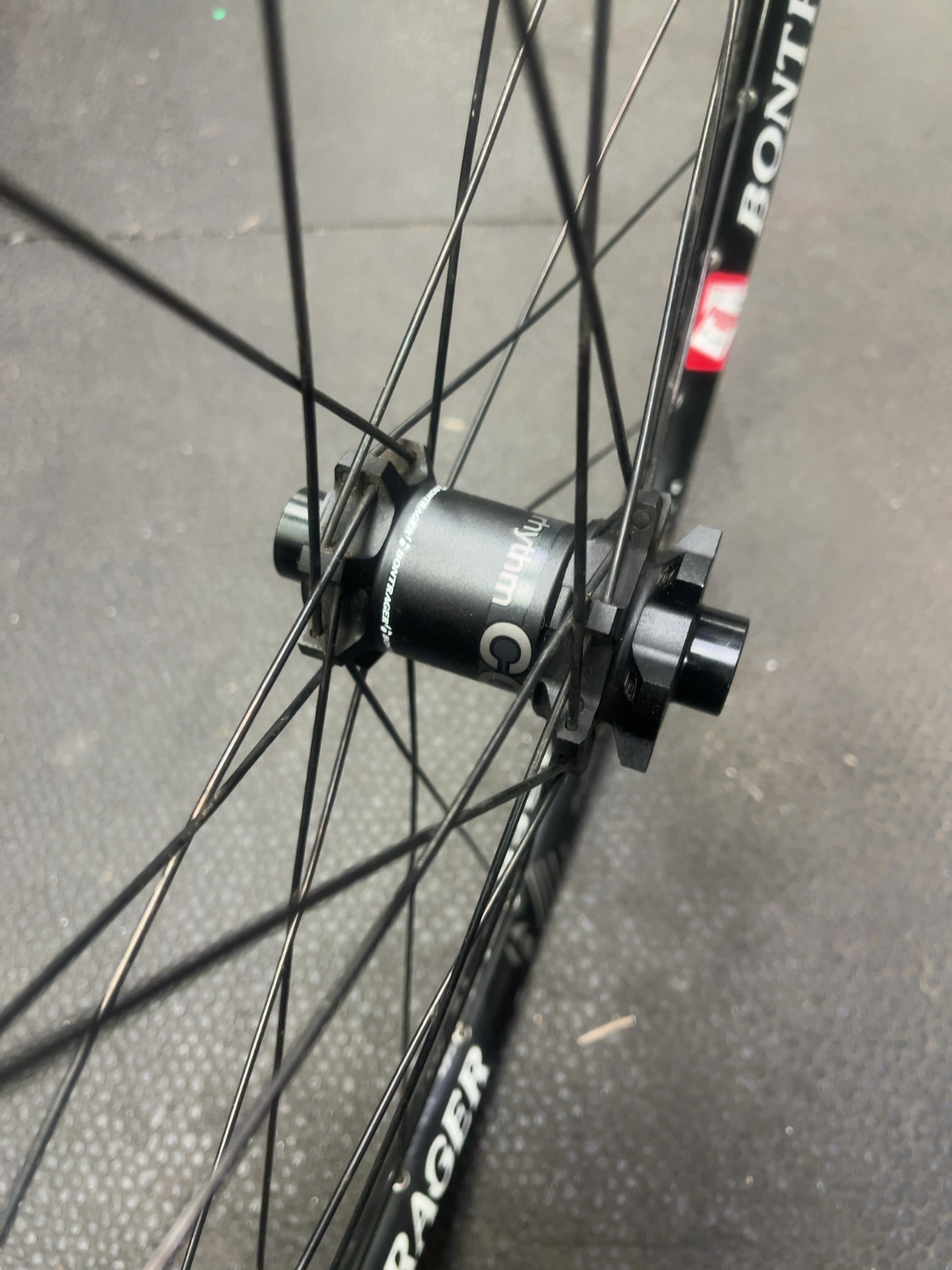 Bontrager Rhythm Comp Front Wheel 6-Bolt Disc 27.5" 15x100