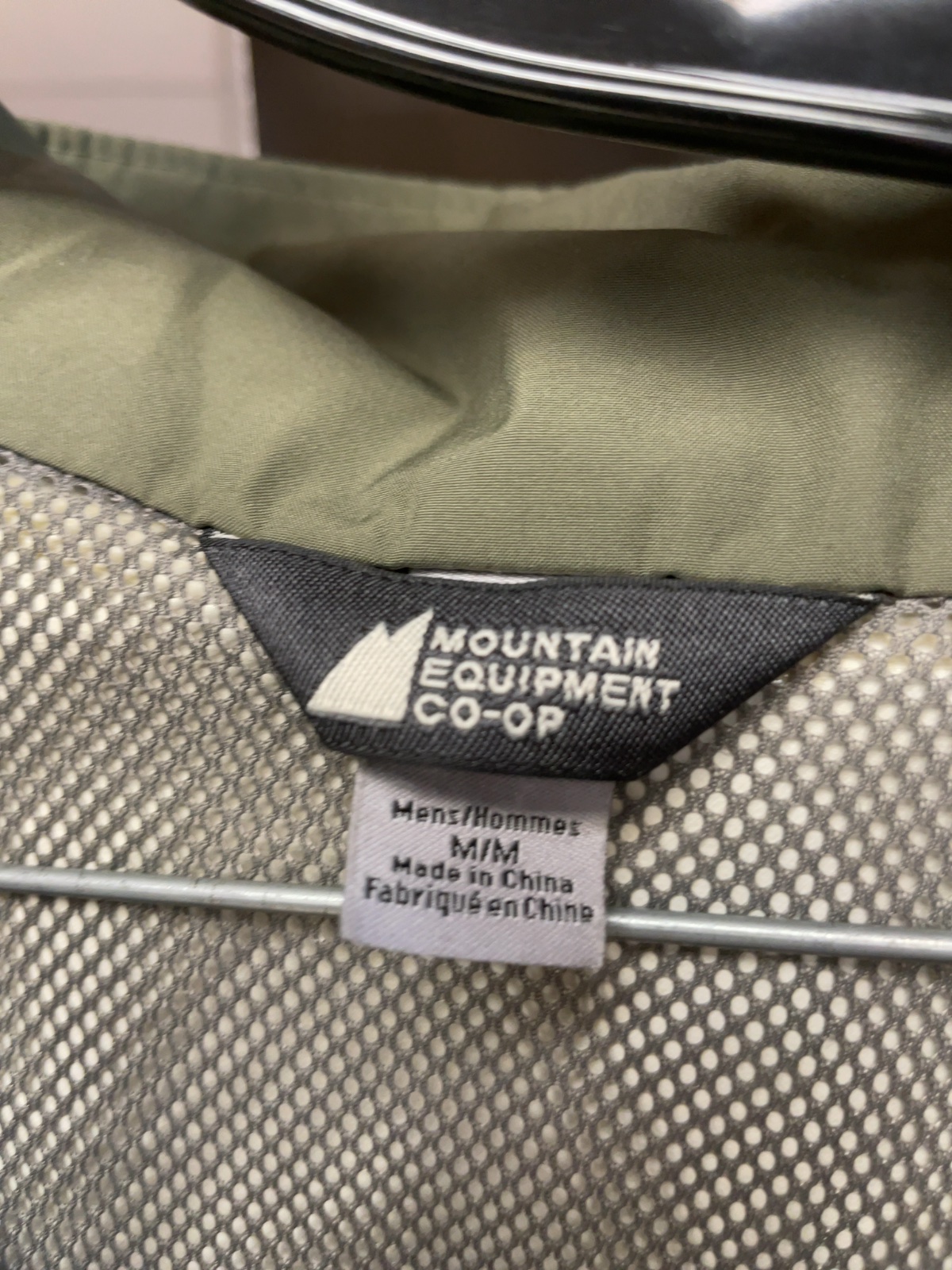 MEC Mountain Equipment Co-op Gore-Tex Rain Jacket Men's M