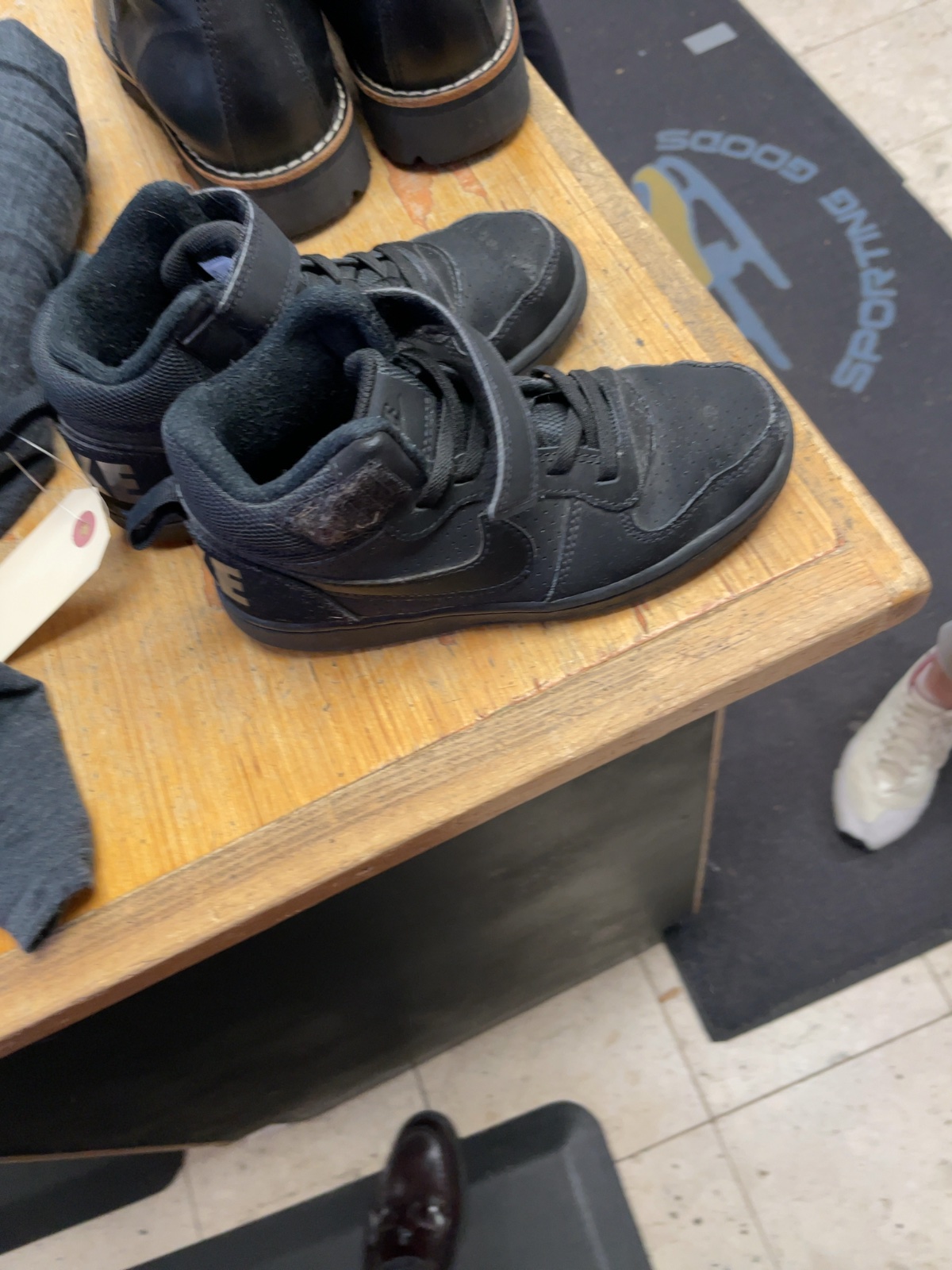 Nike Size 13.5C Mid-Top Sneakers Black