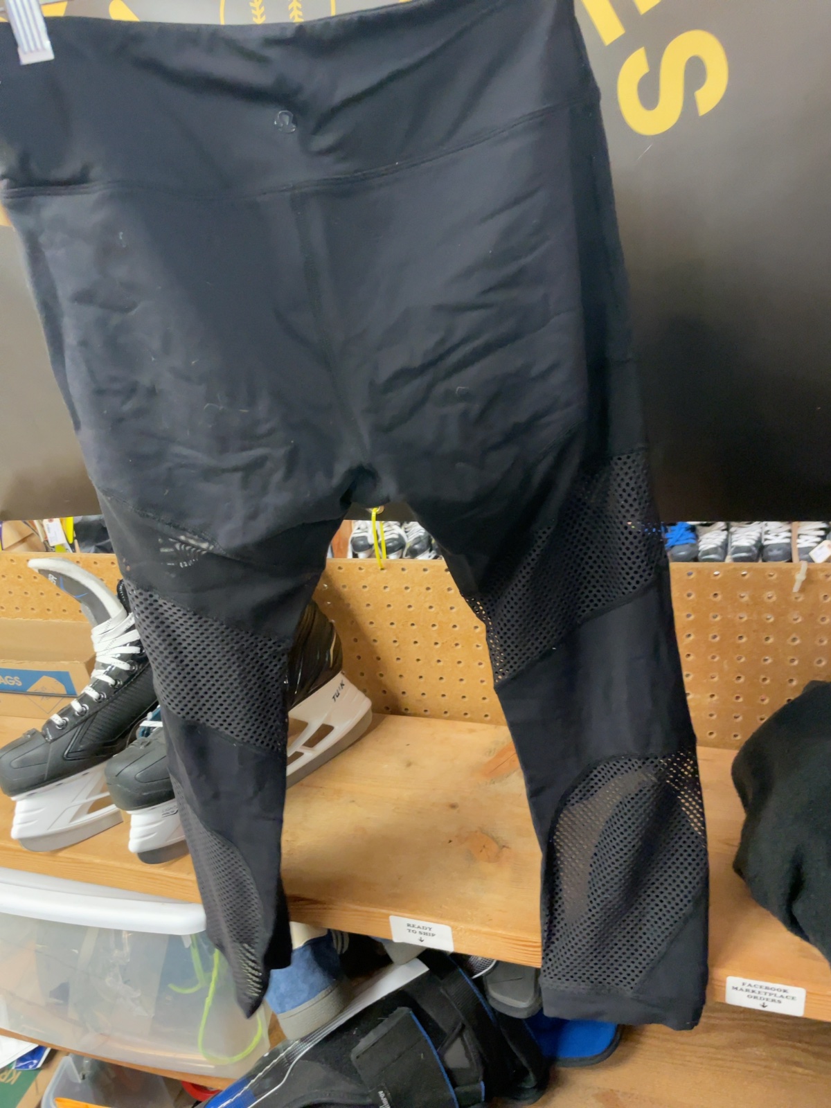 Lululemon Mesh Panel Capri Leggings Size 6 Black