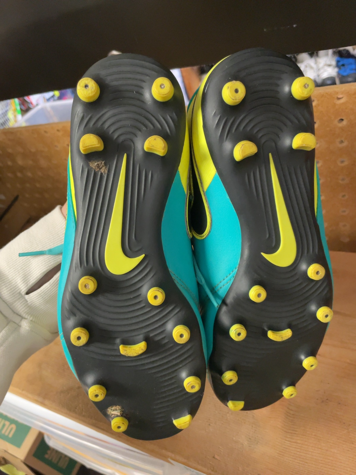 Nike Tiempo Size 6 Soccer Cleats