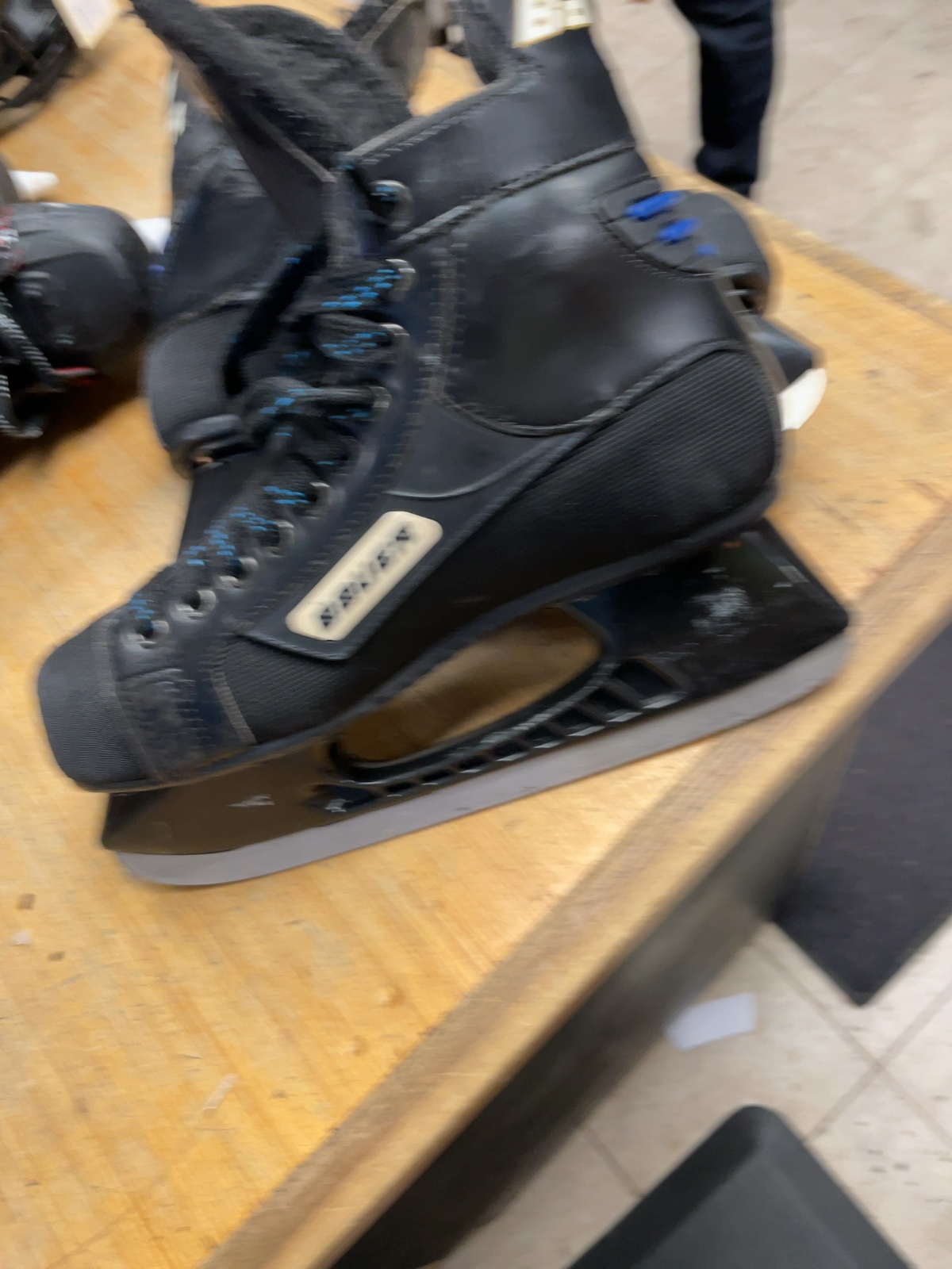 Bauer Supreme 1000 Custom Size 8 Ice Hockey Skates