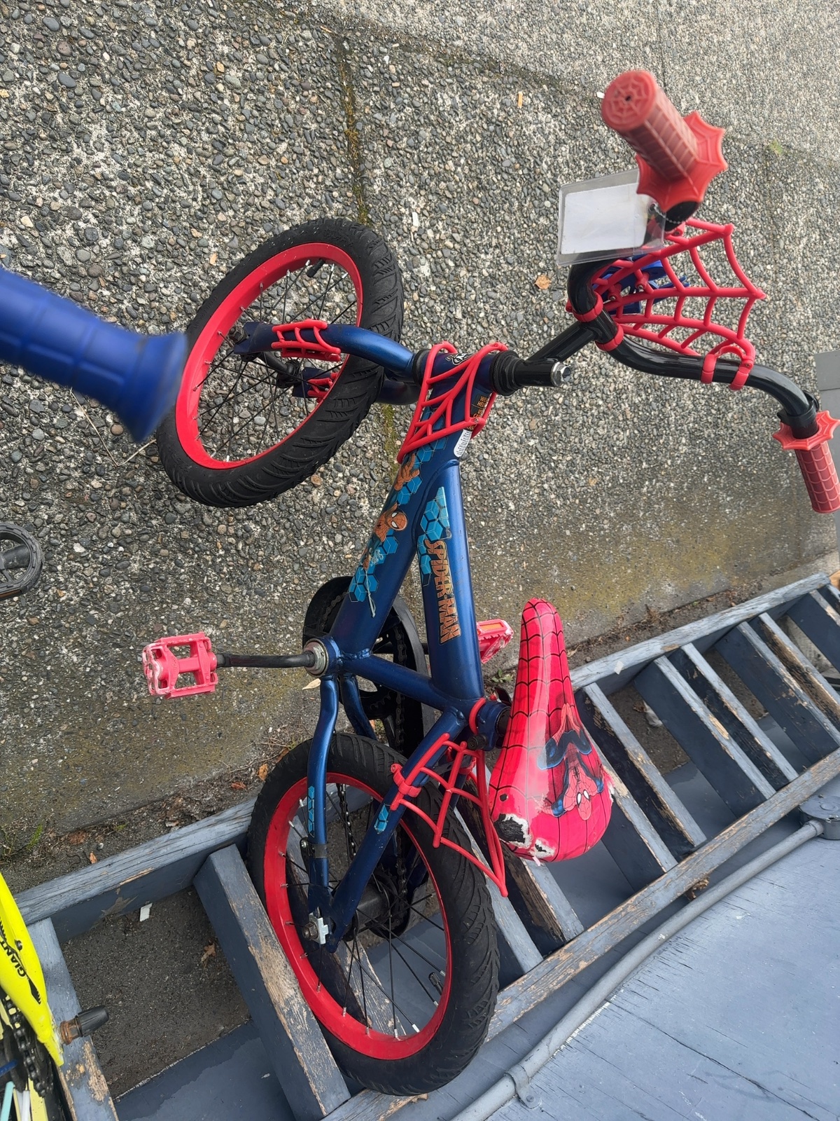 Huffy Marvel Spider-Man 16" Kids Bike