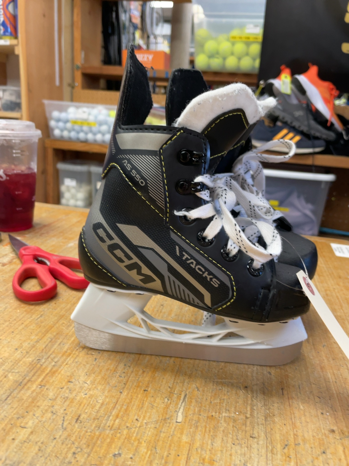 CCM Tacks AS 550 Size 9 Ice Hockey Skates