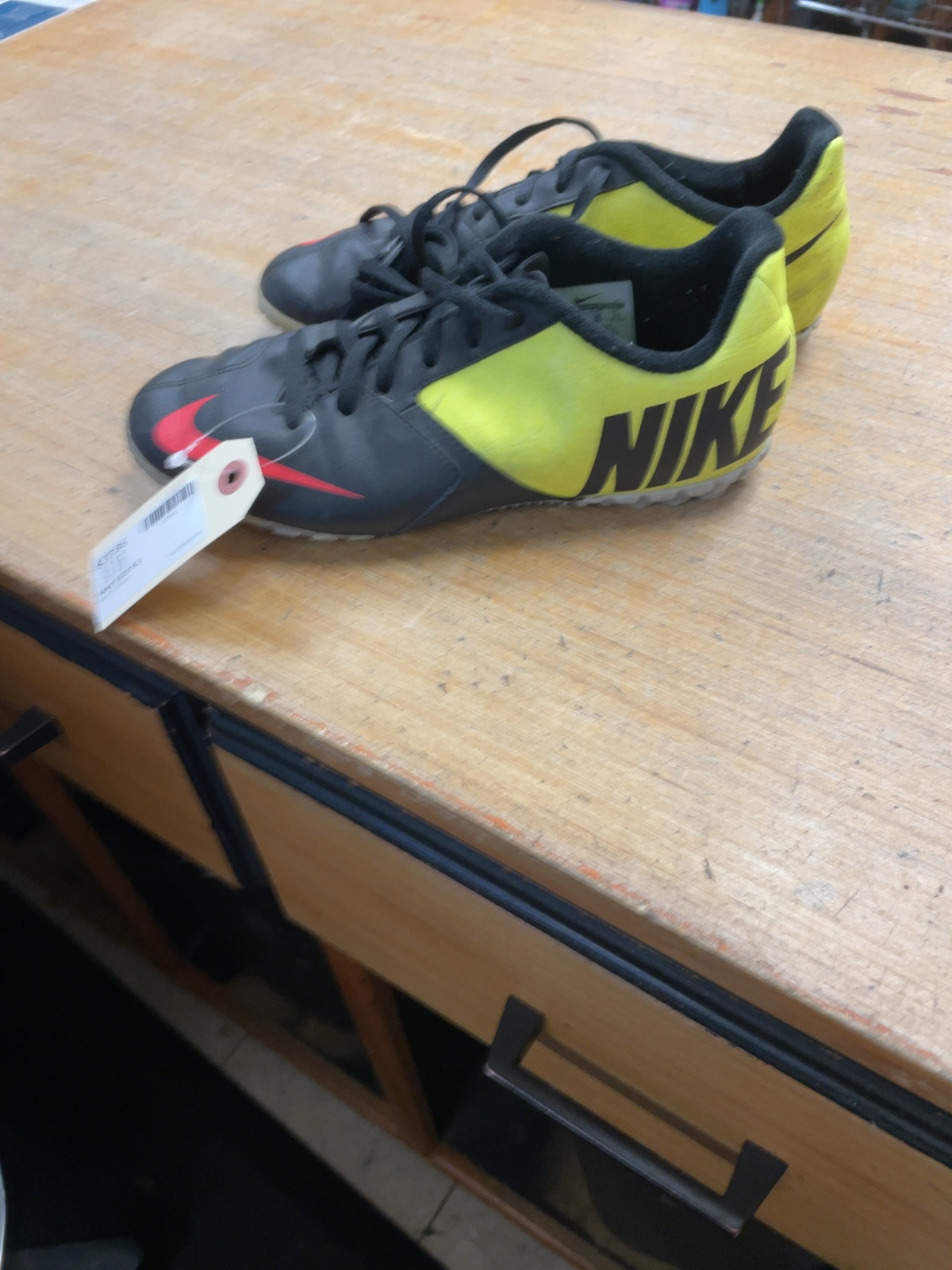 Nike Size 5.5Y Turf Soccer Shoes
