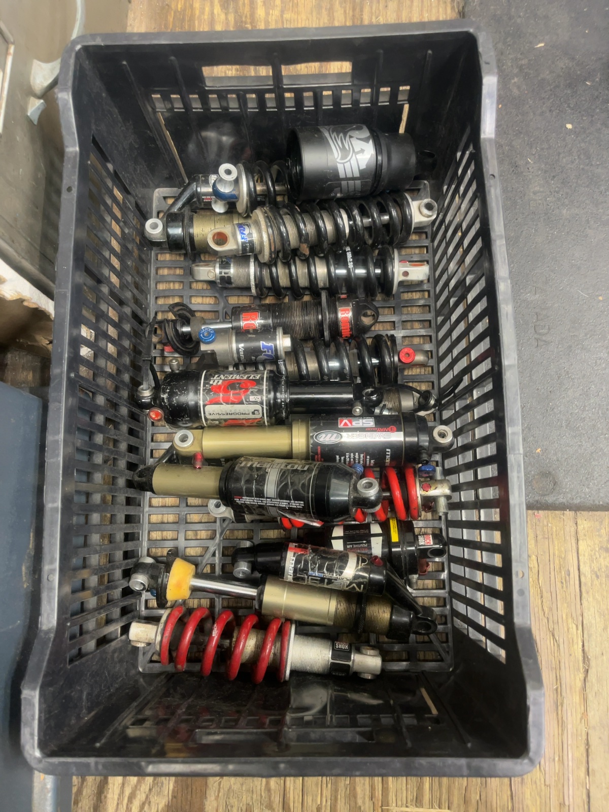 Assorted Mountain Bike Rear Shocks Lot Manitou Fox RockShox 5th lElement Fair