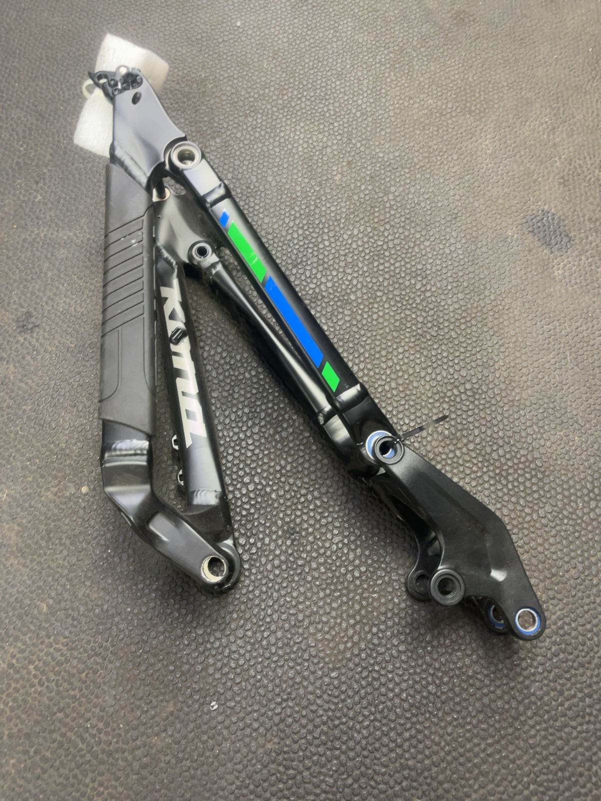 Kona Operator Mountain Bike Rear Triangle Suspension Assembly Good