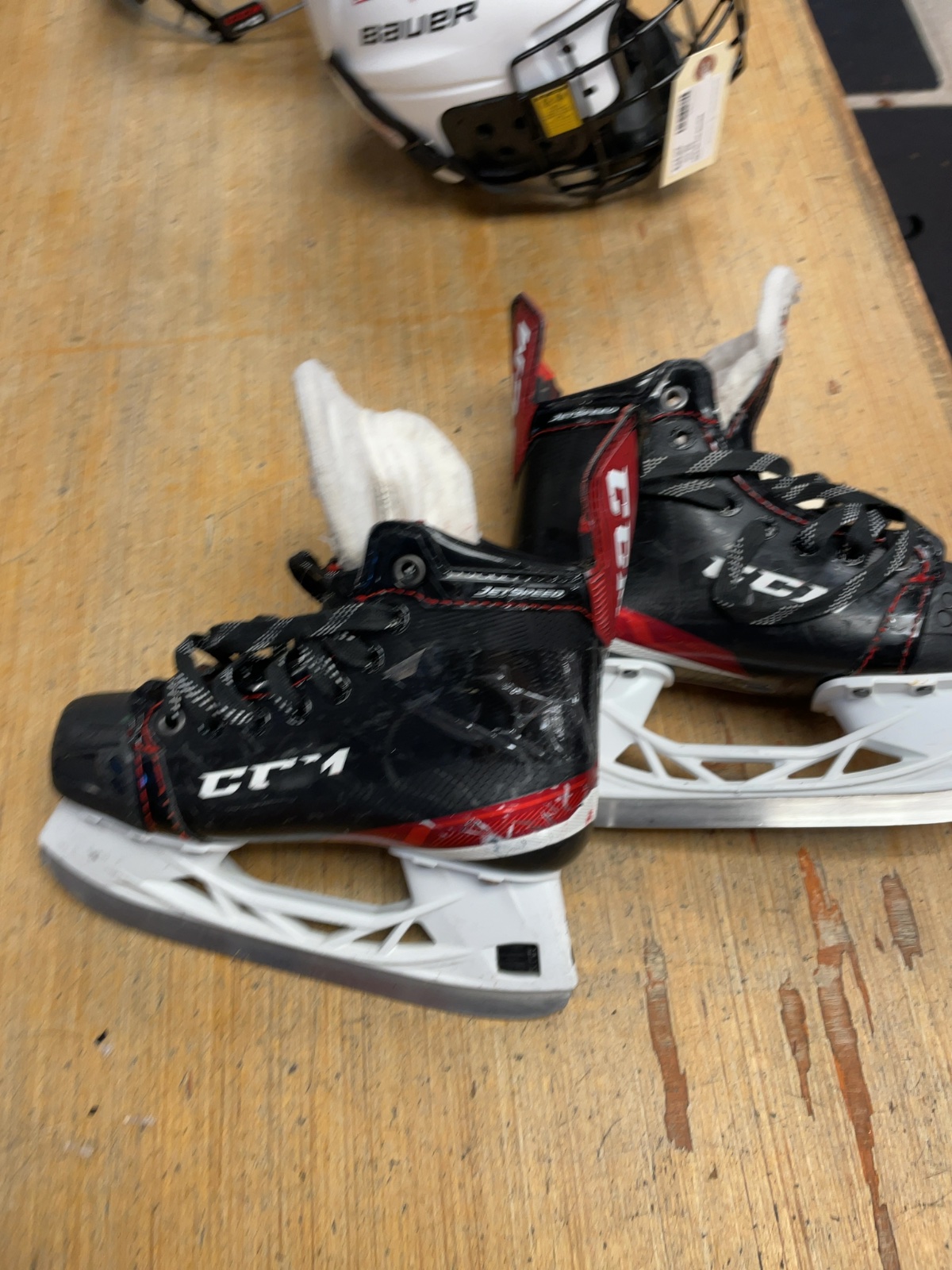 CCM JetSpeed Vibe Size 2 Hockey Skates