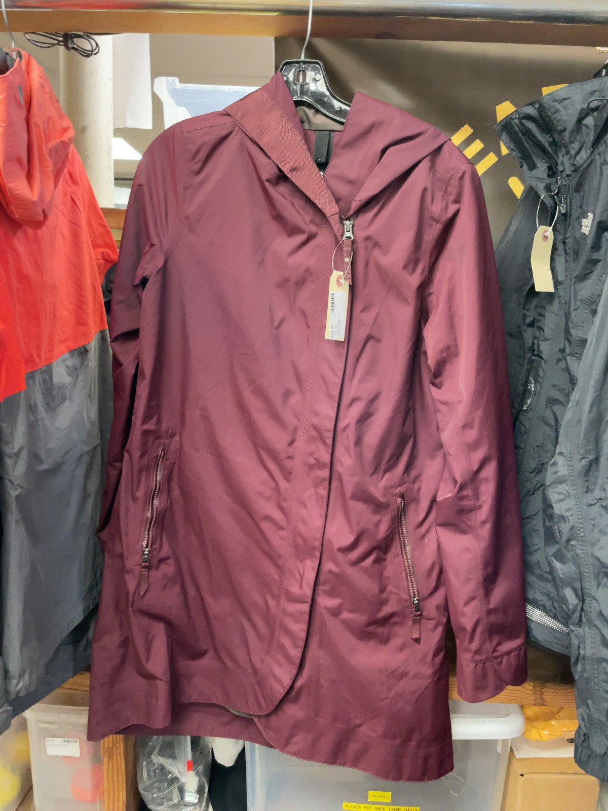 Lululemon Rain Jacket Size 4 Burgundy