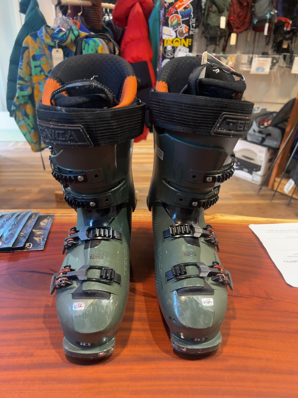 Tecnica Cochise 120 DYN Ski Boots Good 28.5