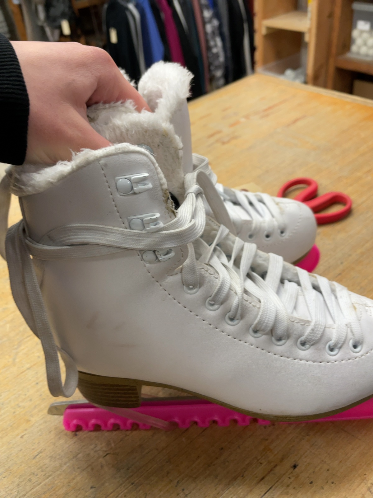 VIC Dream Size 3 US Figure Skates