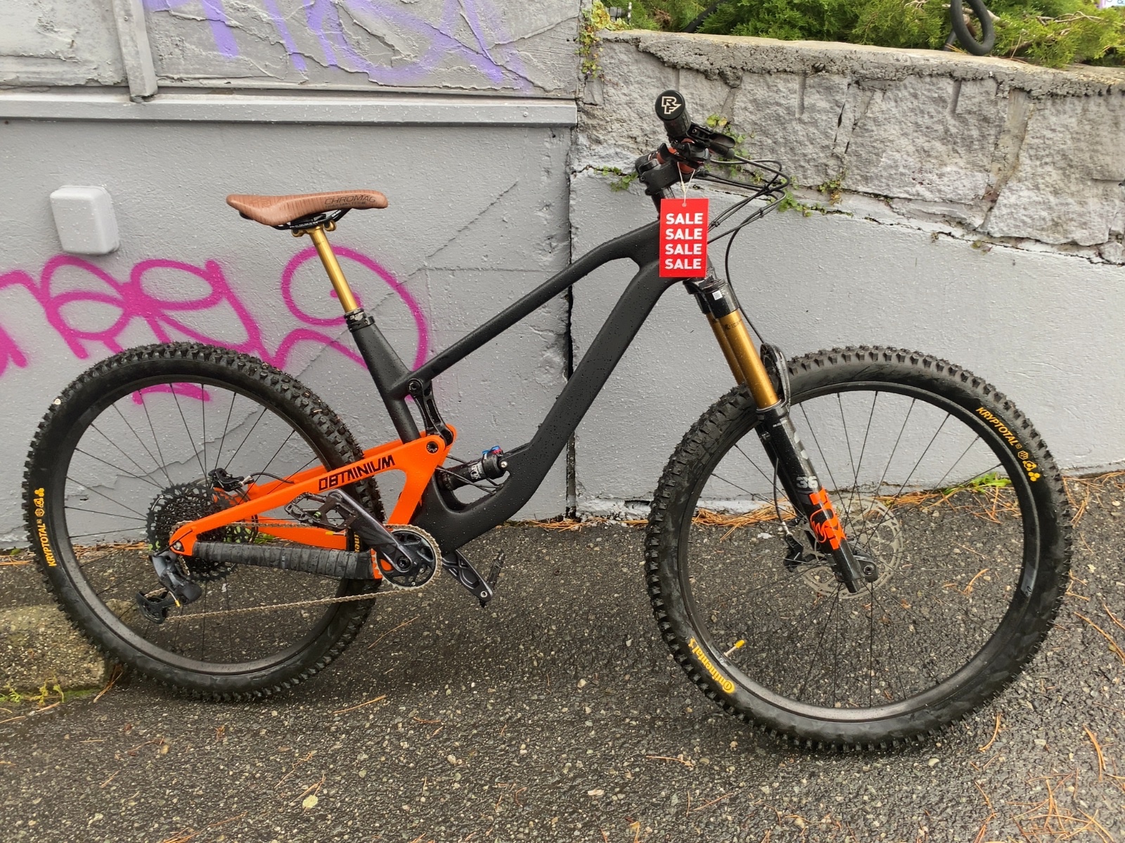 Devinci Full Suspension Mountain Bike Black/Orange Good