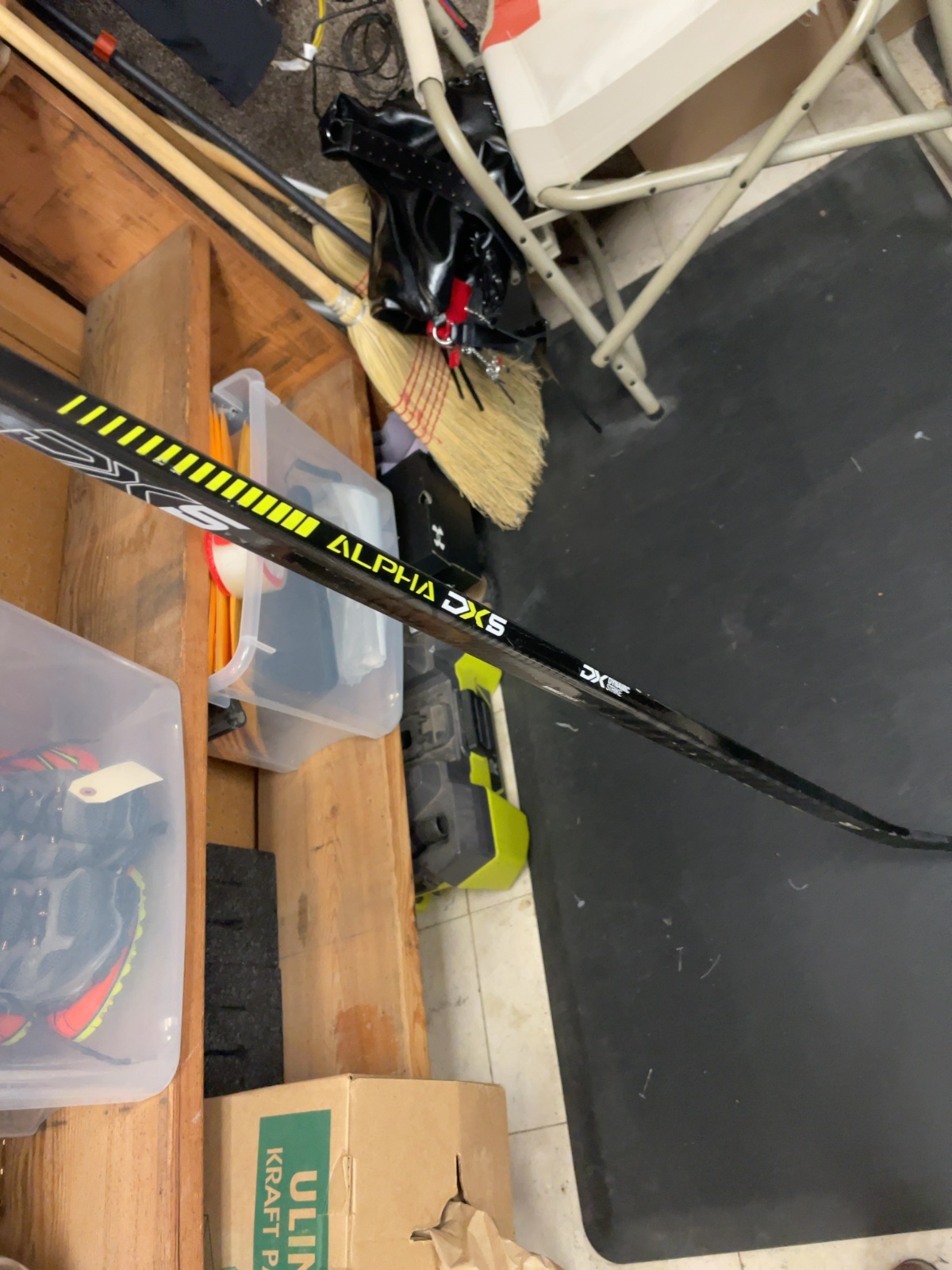 Warrior Alpha DX5 Senior 85 Flex Right Hand Hockey Stick