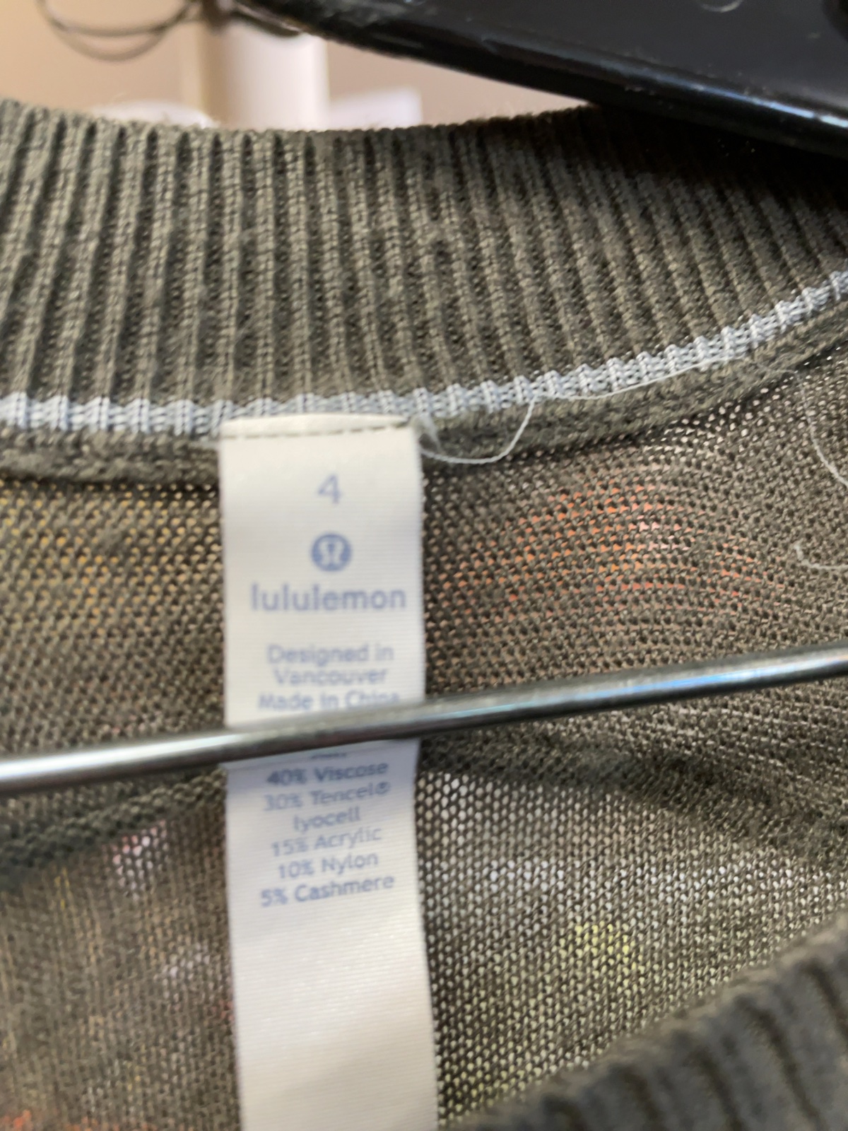 lululemon Size 4 Long Sleeve Knit Sweater Green
