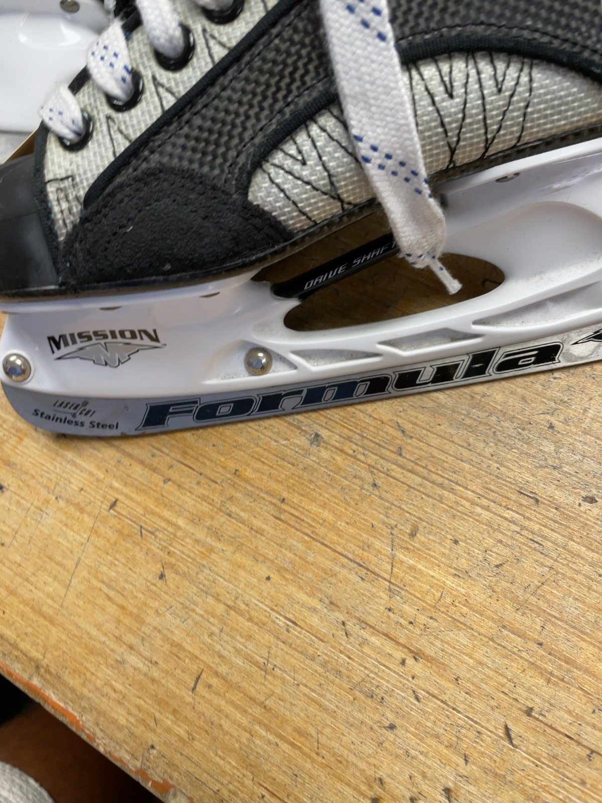 Mission Betty Flyweight Size 6.5 D Ice Hockey Skates