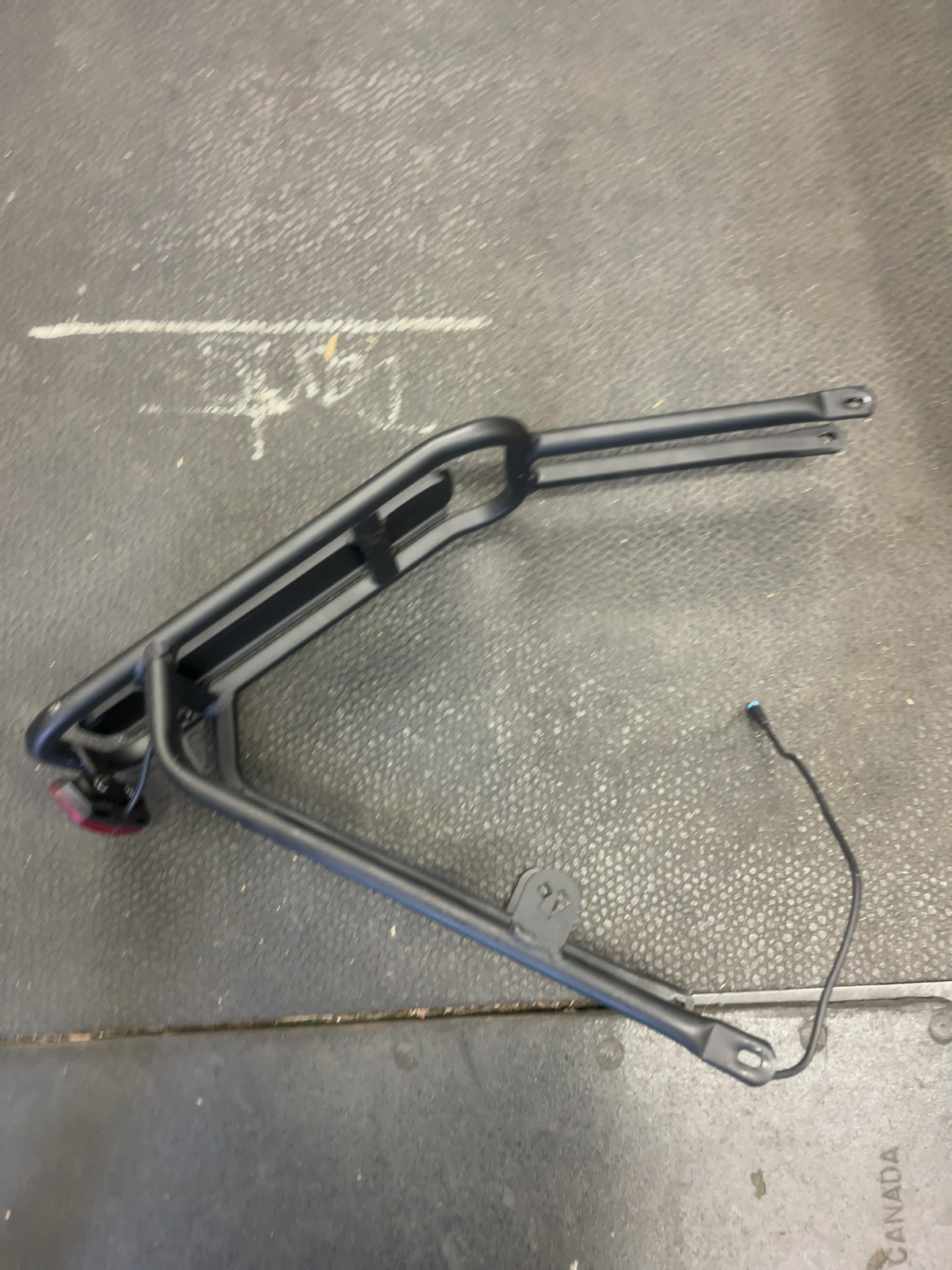 Bicycle Rear Cargo Rack with Integrated Integrated Tail Light Black Good