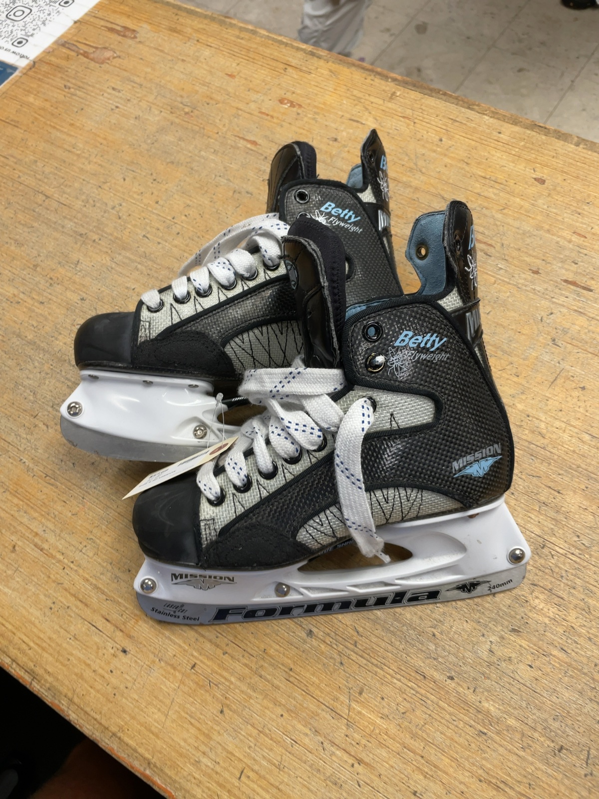 Mission Betty Flyweight Size 6.5 D Ice Hockey Skates