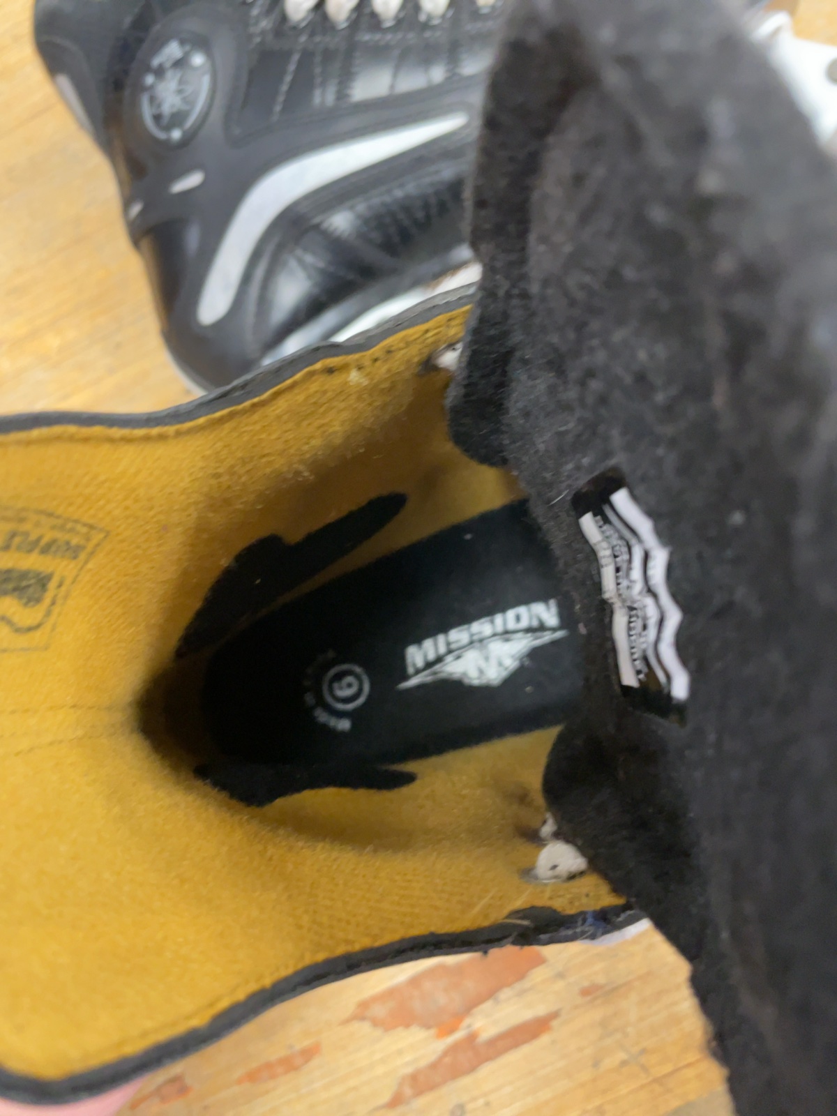 Mission Pure Lite Ice Hockey Skates US 6 E