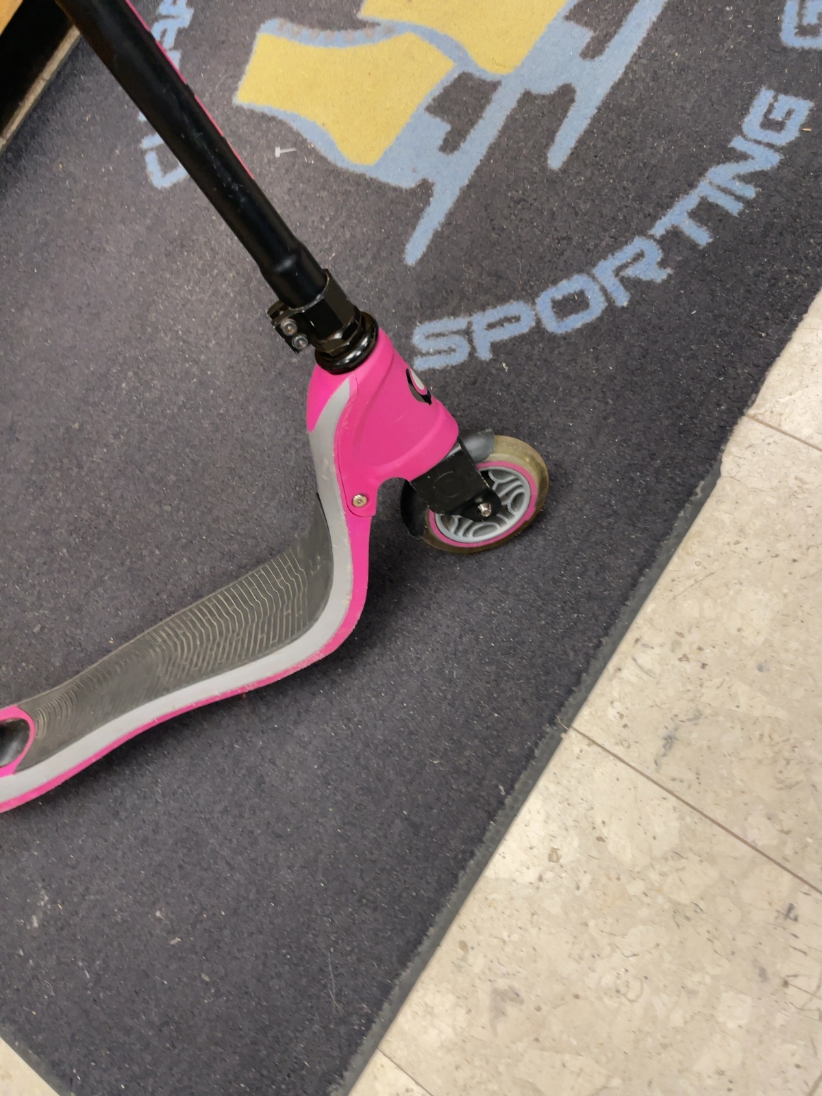 Globber Flow 2-Wheel Kick Scooter Pink/Grey