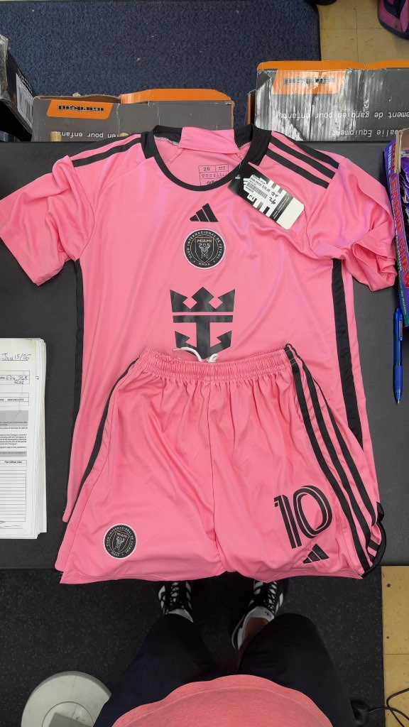 Adidas Inter Miami CF Messi 10 Soccer Kit Junior Size 26 Pink-New jersey and shorts