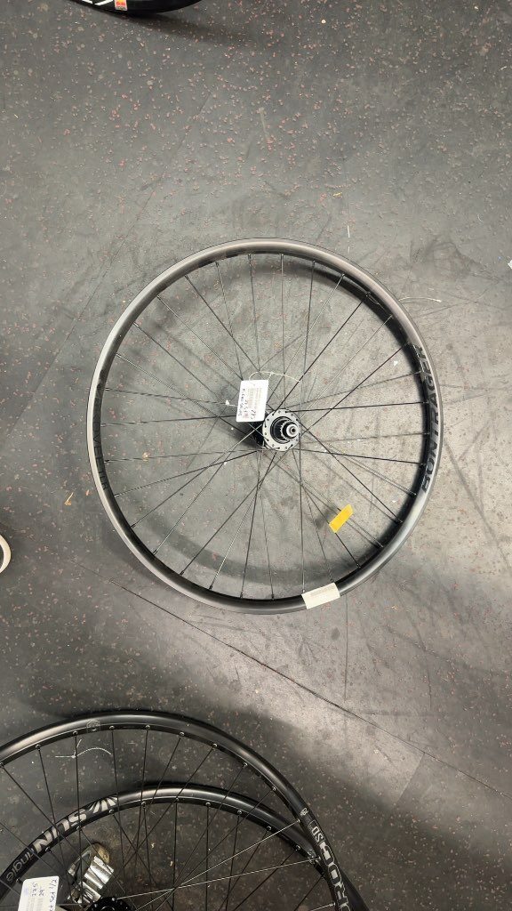 Bontrager Line Comp 30 27.5" Rear Wheel - 141mm Micro Spline