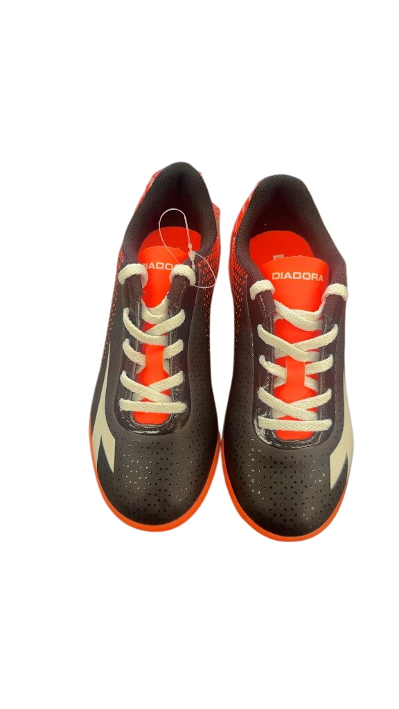 Diadora 7TRI Indoor Soccer Shoes - Youth 13.5 -brand new - image 1