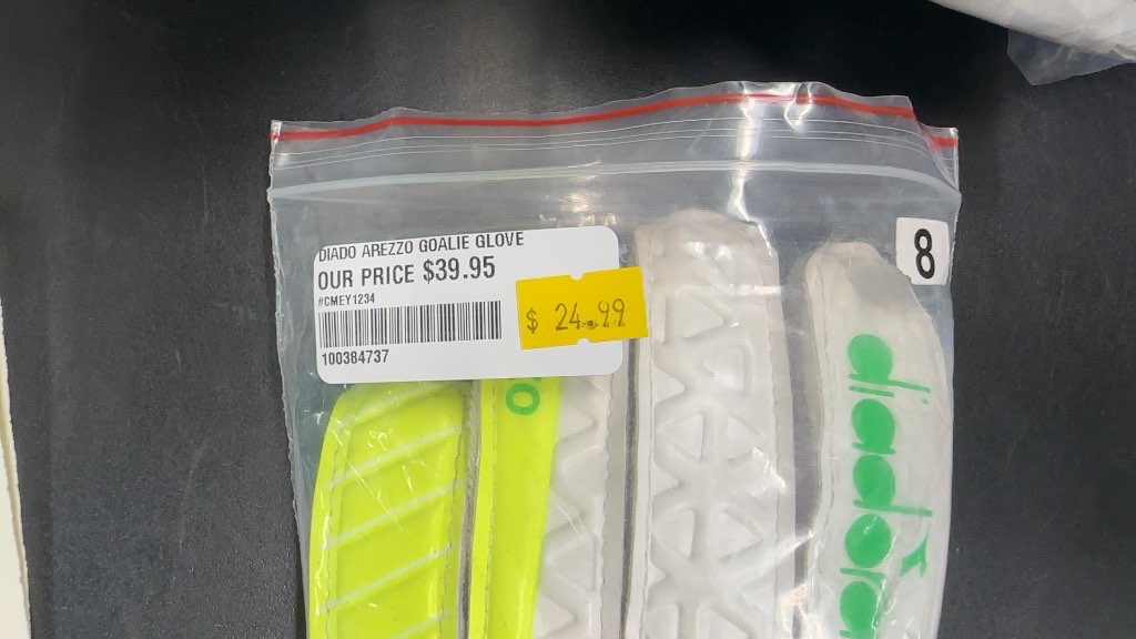 Diadora Arezzo Goalie Gloves - Size 8
Brand new