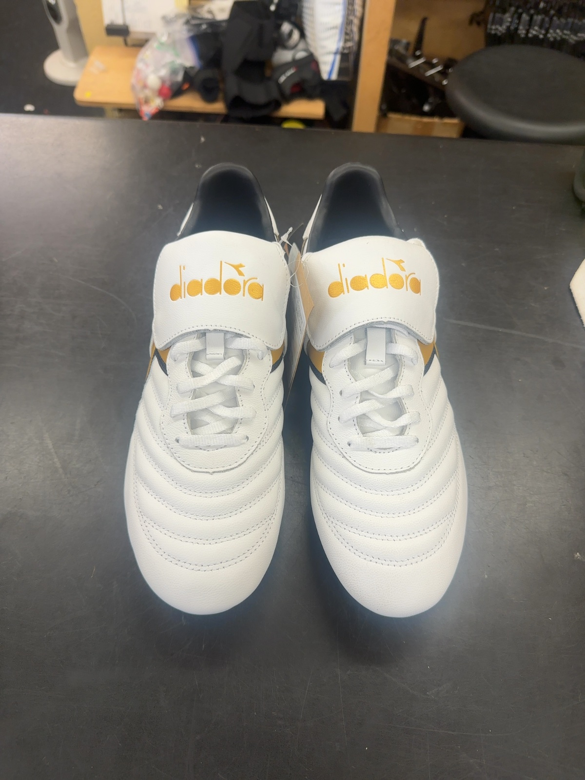 Diadora Brasil LT T Soccer Cleats - White/Gold - Size 9
Brand new with tags