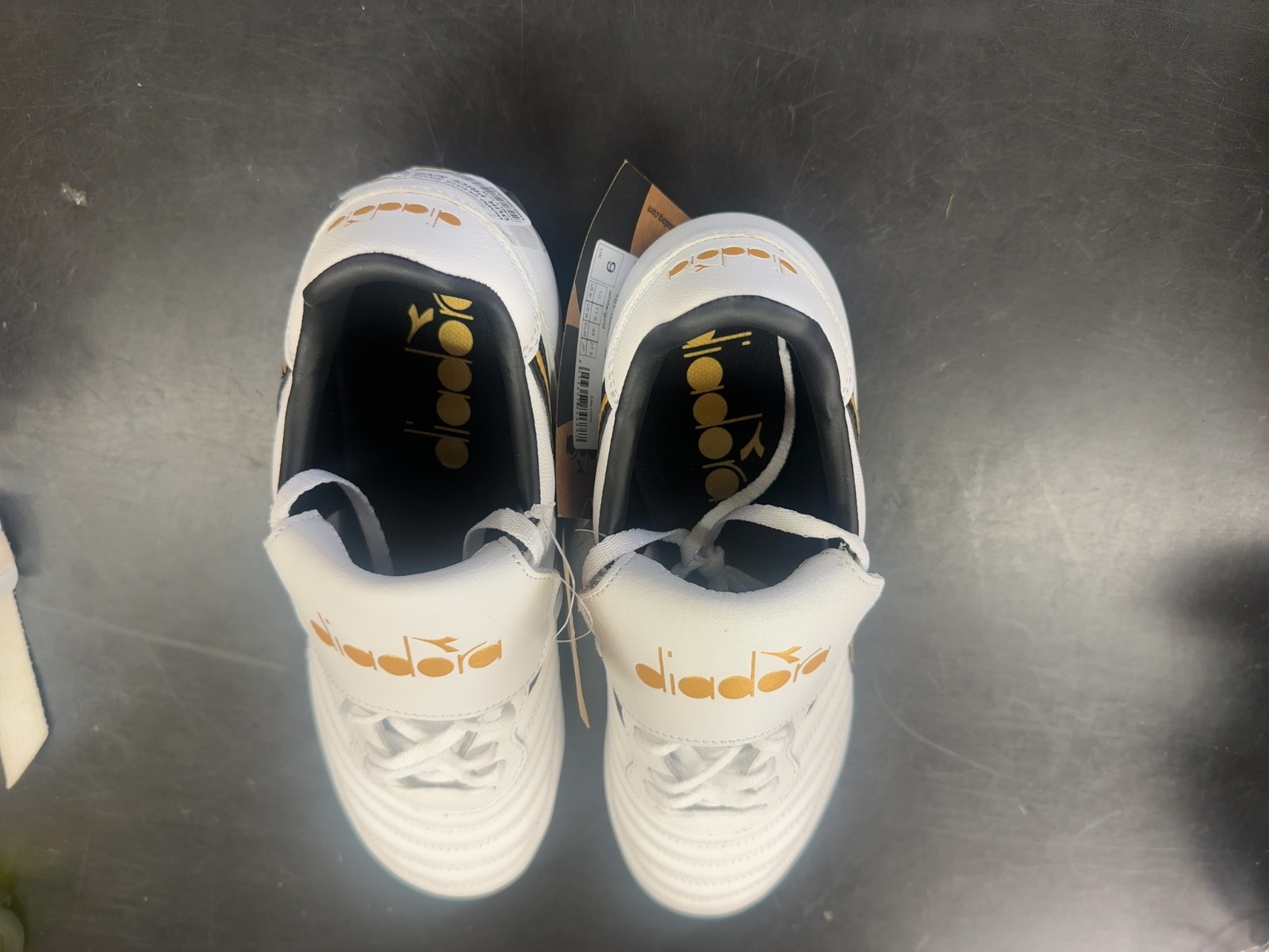 Diadora Brasil LT T Soccer Cleats - White/Gold - Size 9
Brand new with tags