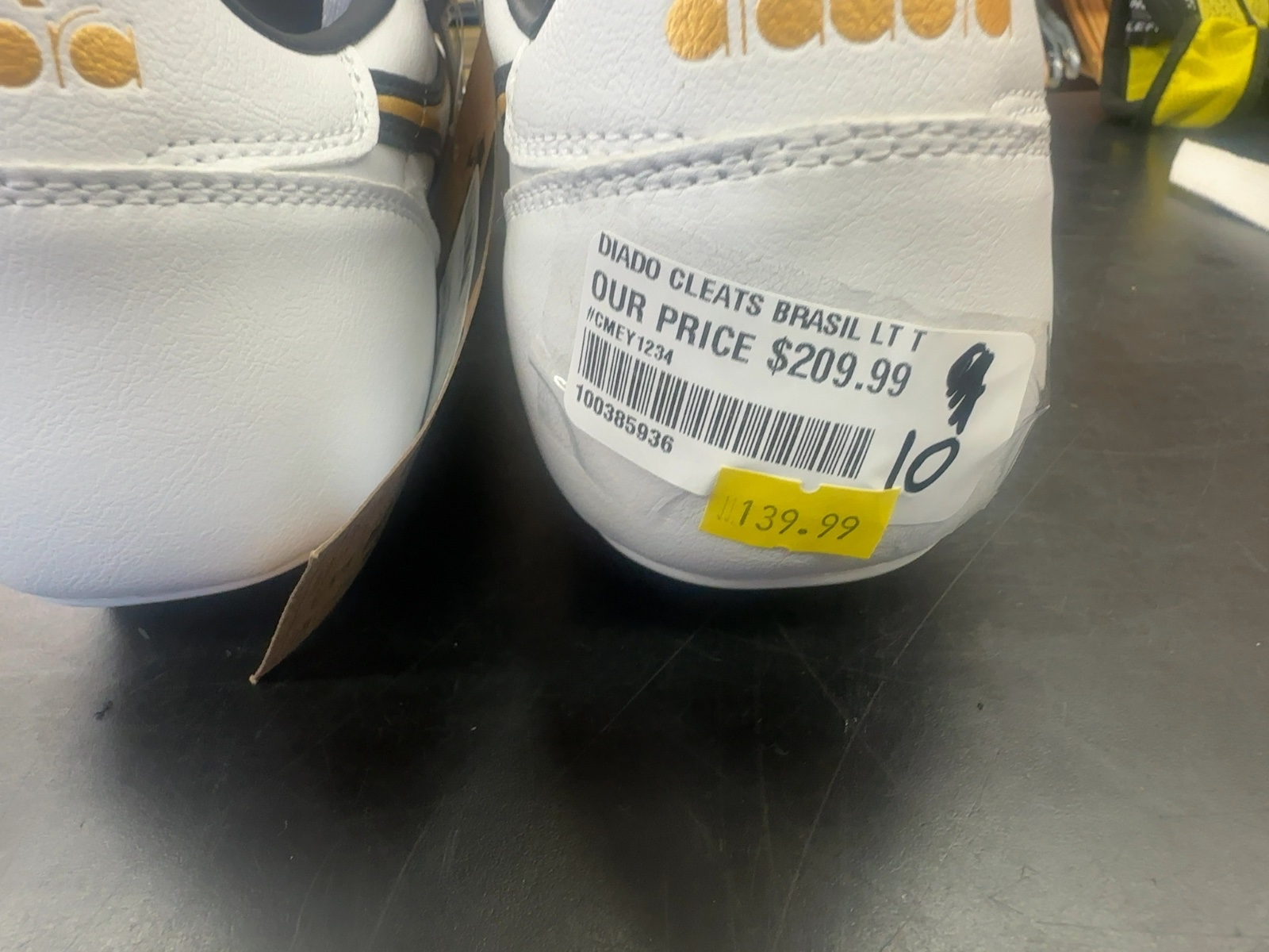 Diadora Brasil LT T Soccer Cleats - White/Gold - Size 9
Brand new with tags