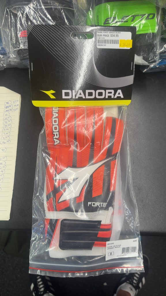 Diadora Forte Goalie Gloves - Size 8 - Orange/Black
Brand new