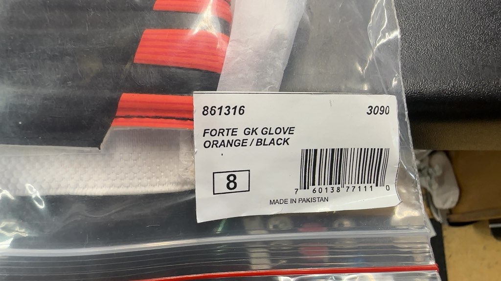 Diadora Forte Goalie Gloves - Size 8 - Orange/Black
Brand new