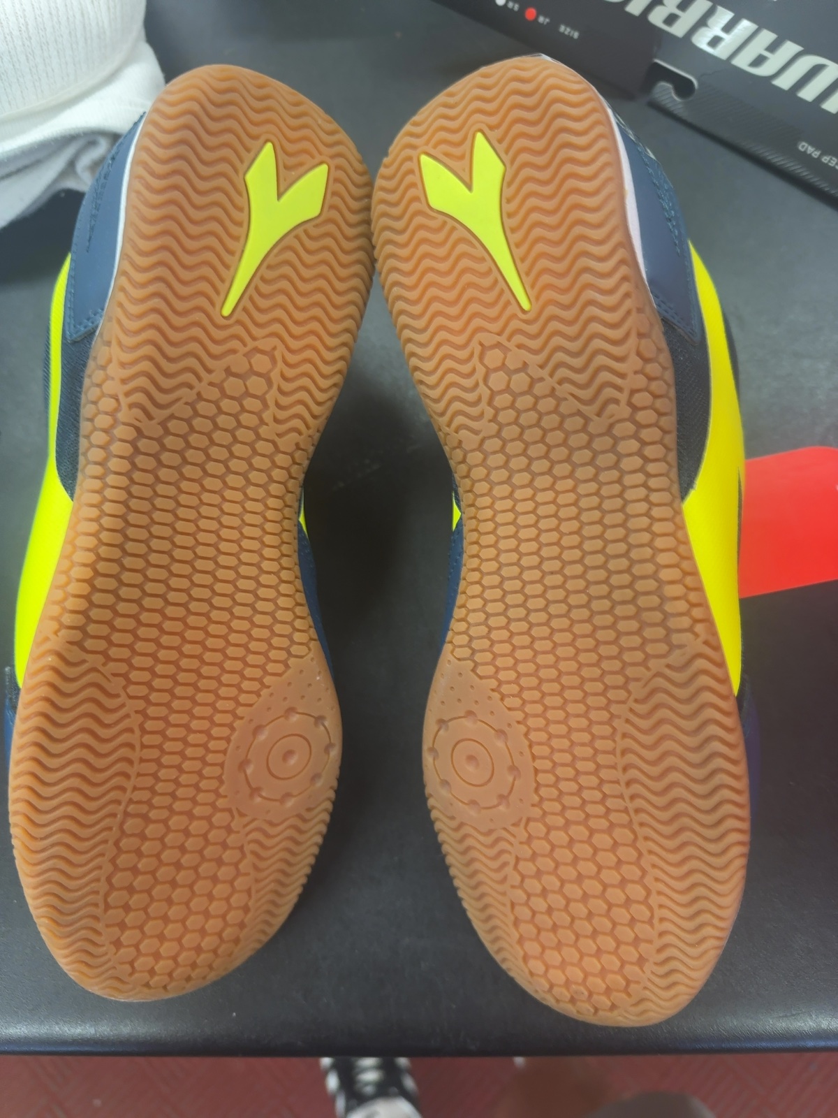 Diadora Futinha Indoor Soccer Shoes - Size 8.5
Brand new in box