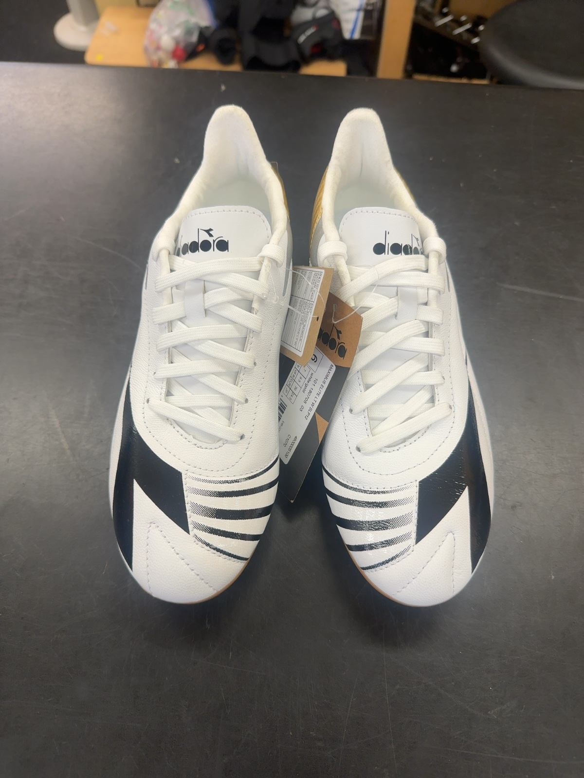 Diadora Maximus Elite LT Soccer Cleats - White/Gold - Size 8.5W
Brand new with tags