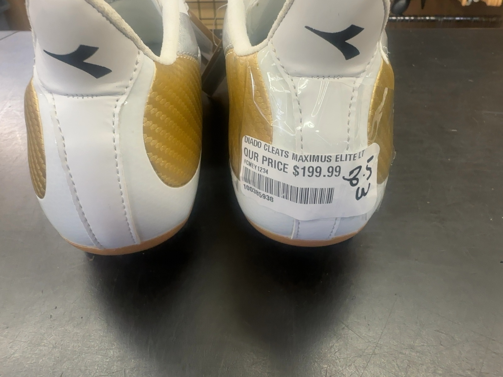 Diadora Maximus Elite LT Soccer Cleats - White/Gold - Size 8.5W
Brand new with tags