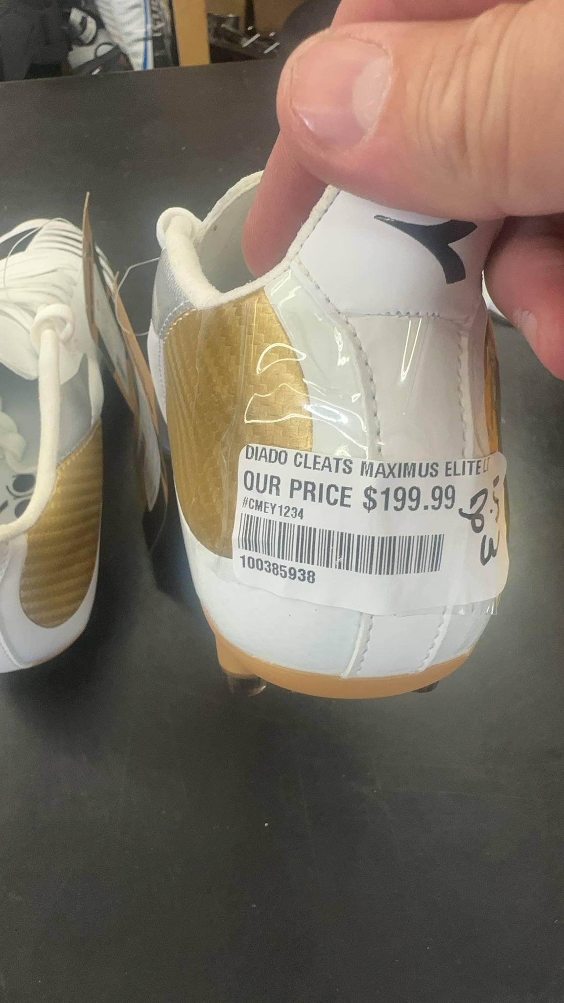 Diadora Maximus Elite LT Soccer Cleats - White/Gold - Size 8.5W
Brand new with tags