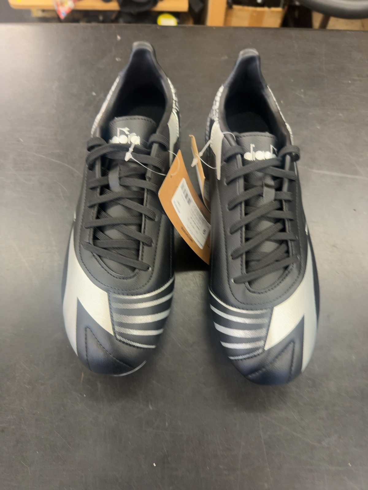 Diadora Maximus Elite Soccer Cleats - Black/Silver
Brand new with tags
