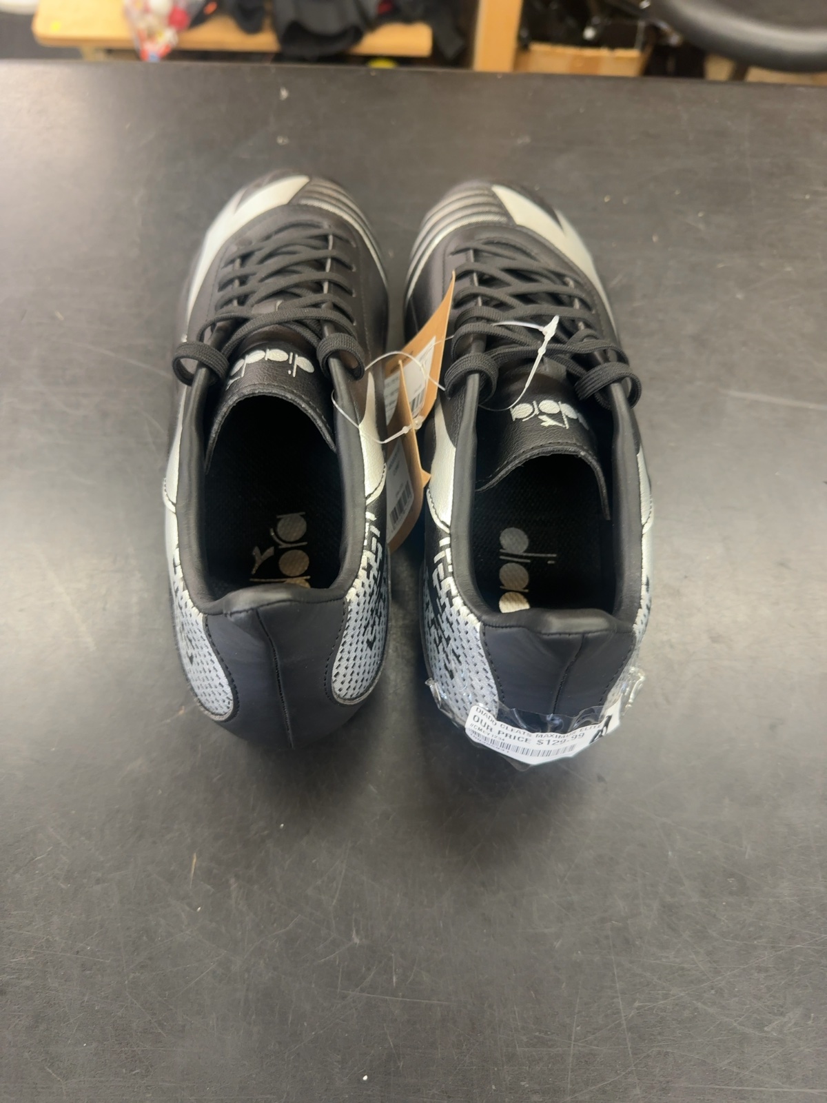 Diadora Maximus Elite Soccer Cleats - Black/Silver
Brand new with tags