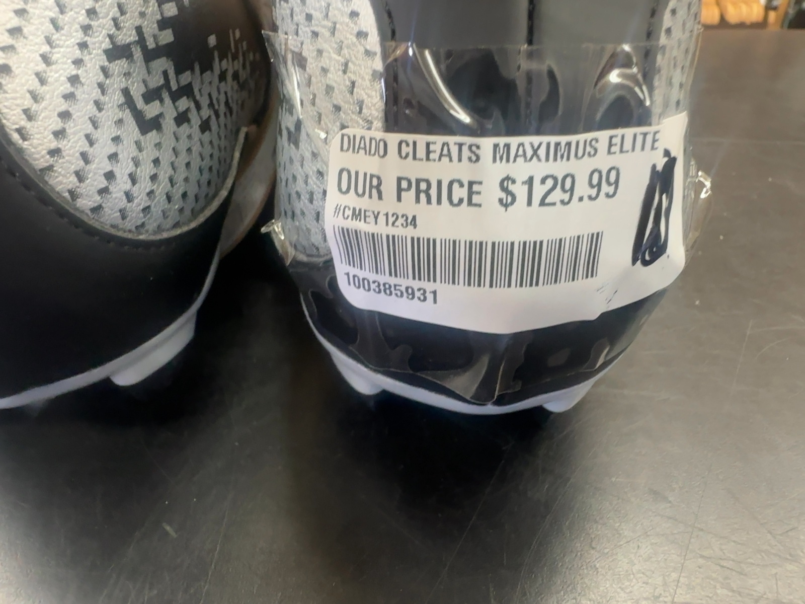Diadora Maximus Elite Soccer Cleats - Black/Silver
Brand new with tags