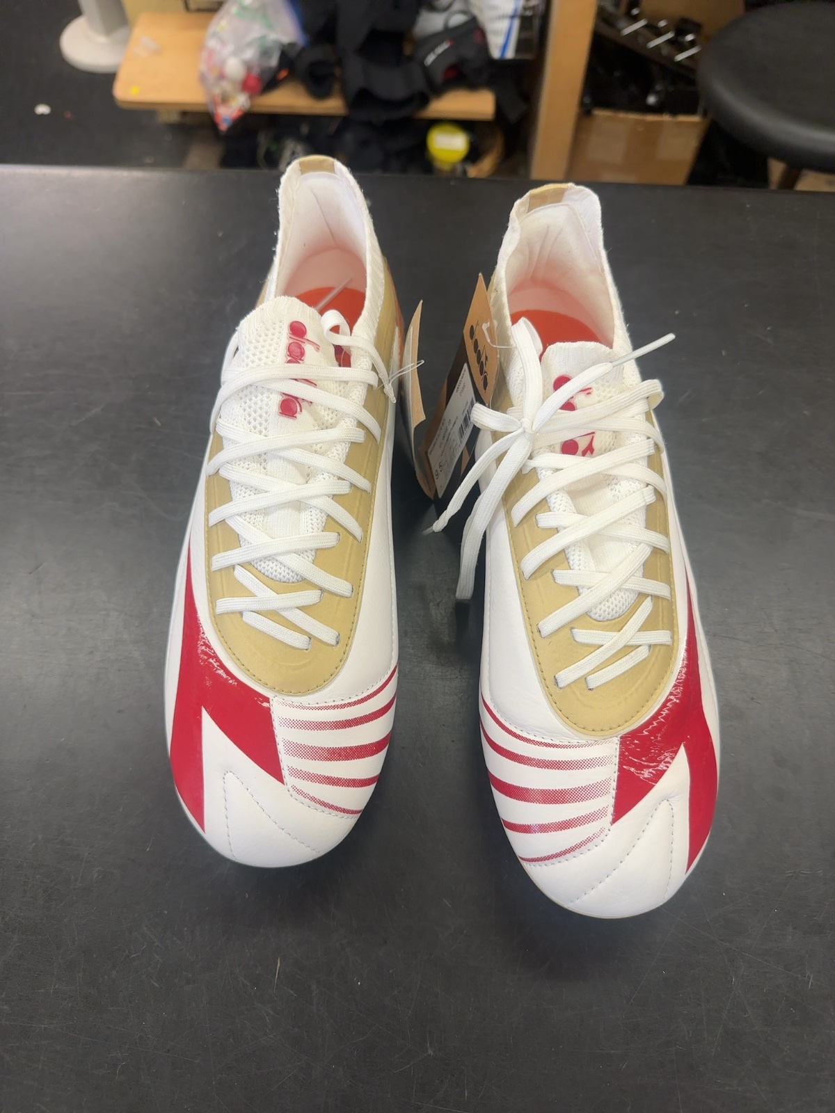Diadora Maximus Elite Totti Soccer Cleats - White/Gold/Red - Size 9.5
Brand new with tags