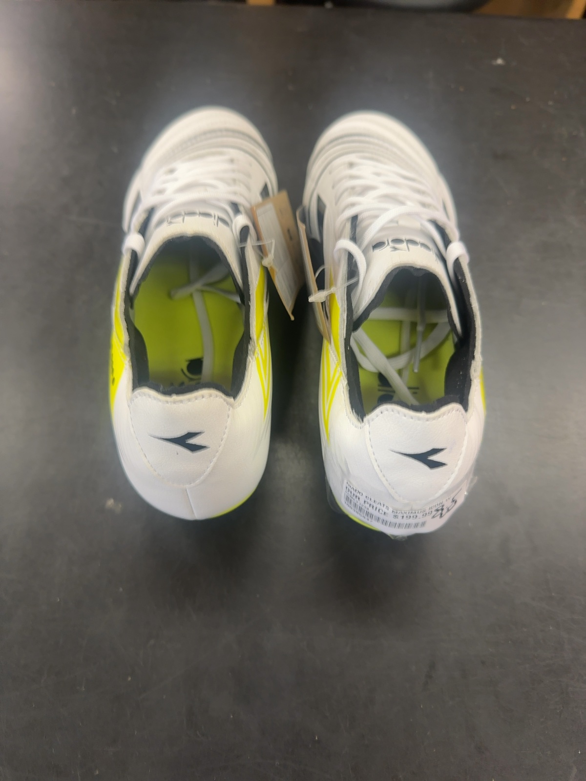 Diadora Maximus Icon Women's Soccer Cleats - Size 8.5
Brand new with tags