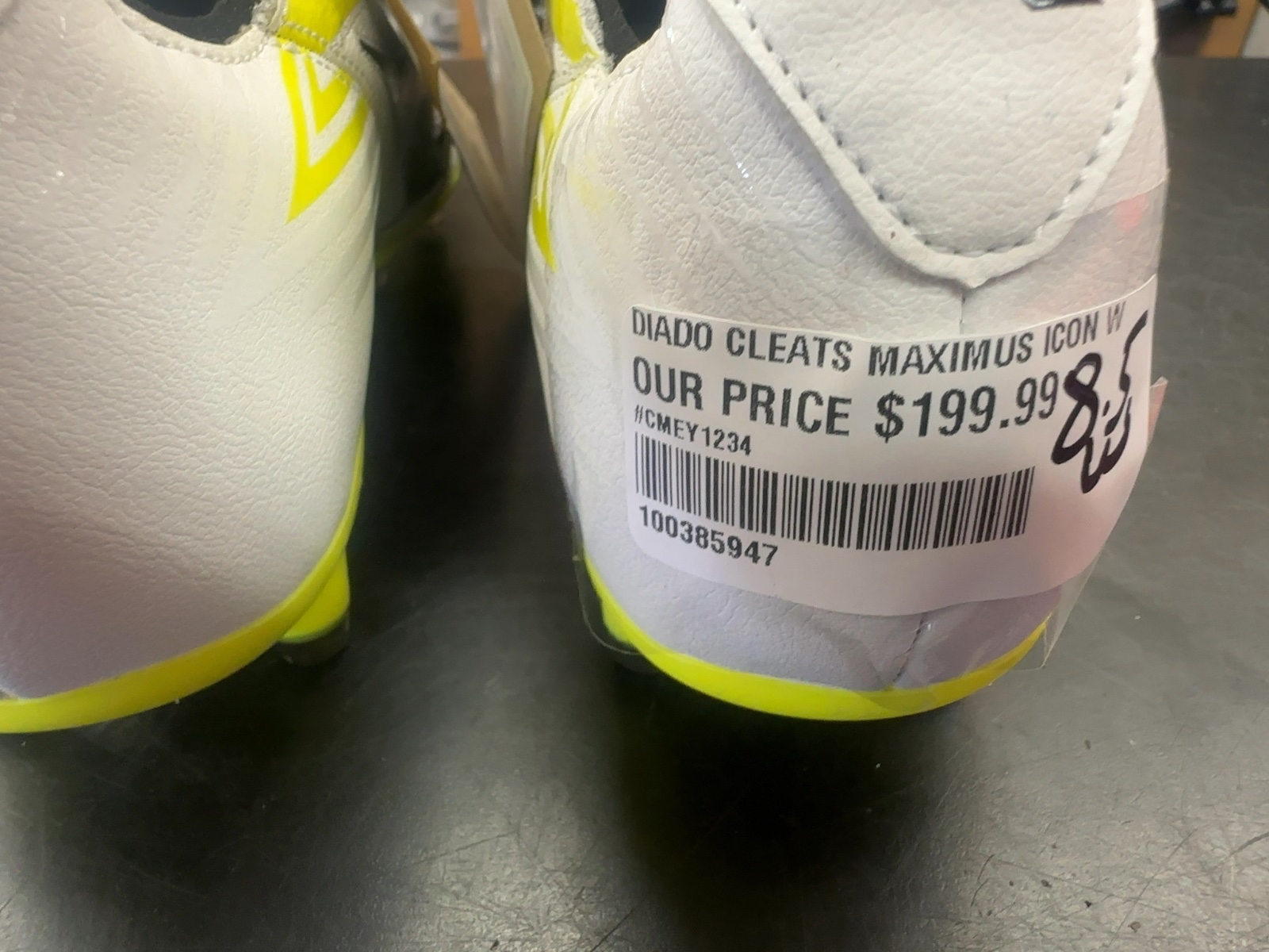 Diadora Maximus Icon Women's Soccer Cleats - Size 8.5
Brand new with tags