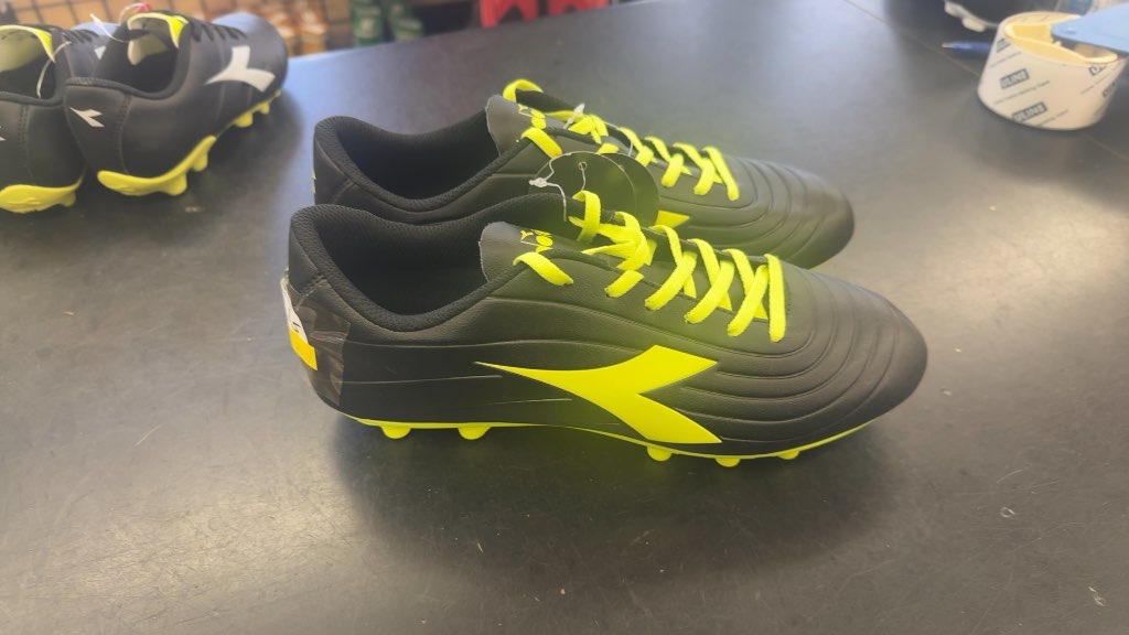 Diadora Pichichi SR Soccer Shoes - Black/Neon Yellow - Size 8.5
Brand new