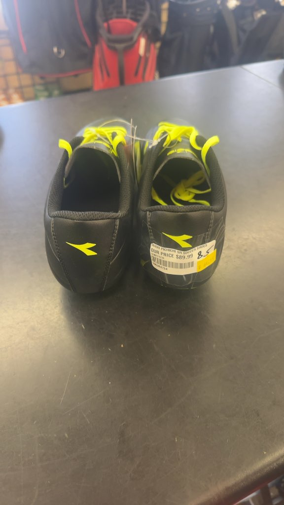 Diadora Pichichi SR Soccer Shoes - Black/Neon Yellow - Size 8.5
Brand new